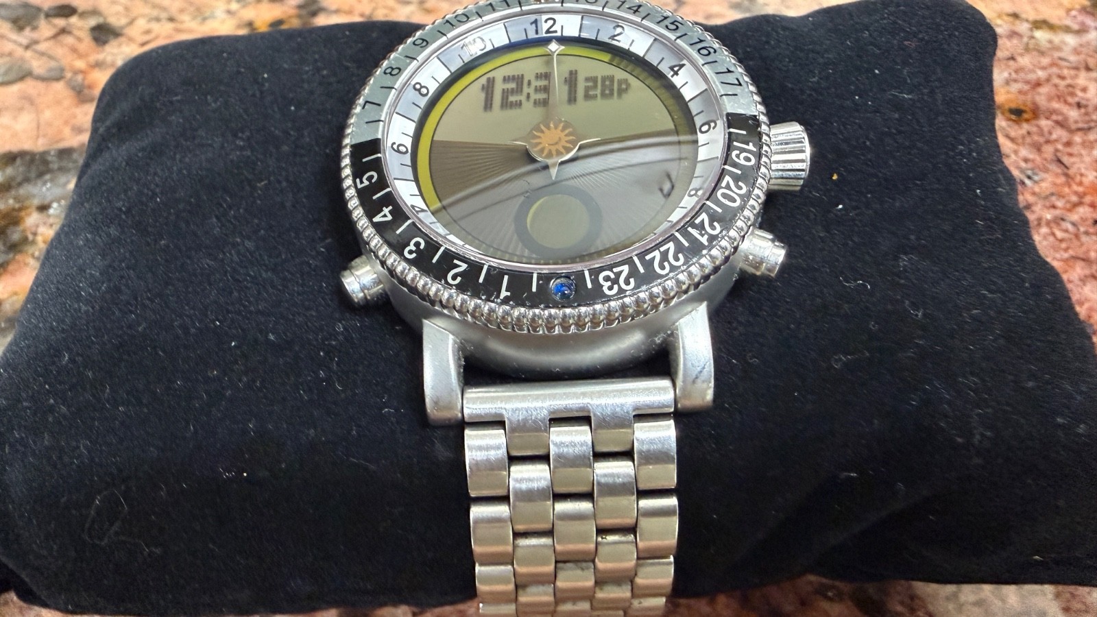 YES Watch, Moon/Lunar Phase, Day and Night Display.