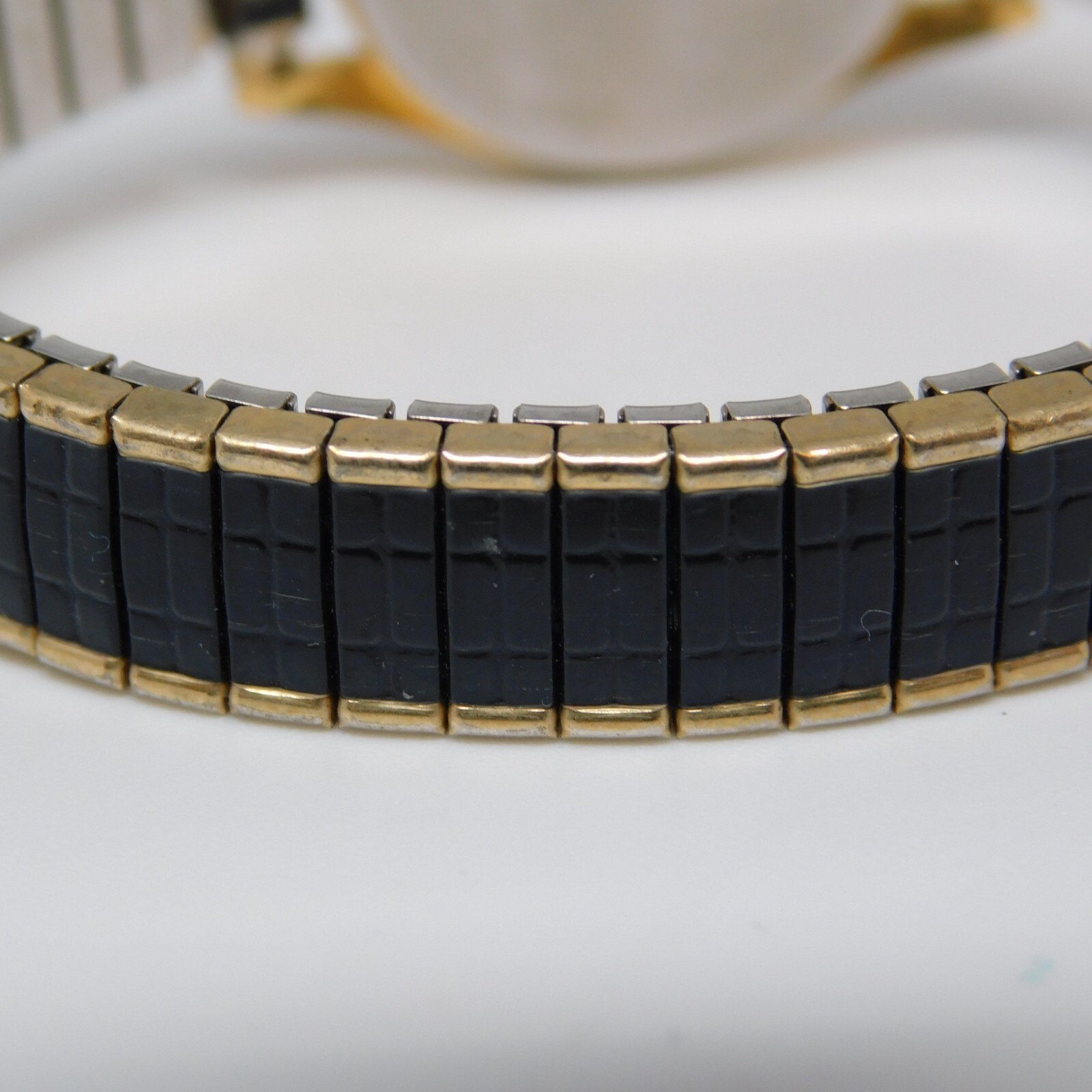 Le Marque Two Tone Quartz Analog Women’s Watch Sz. 5 1/2″ New Battery