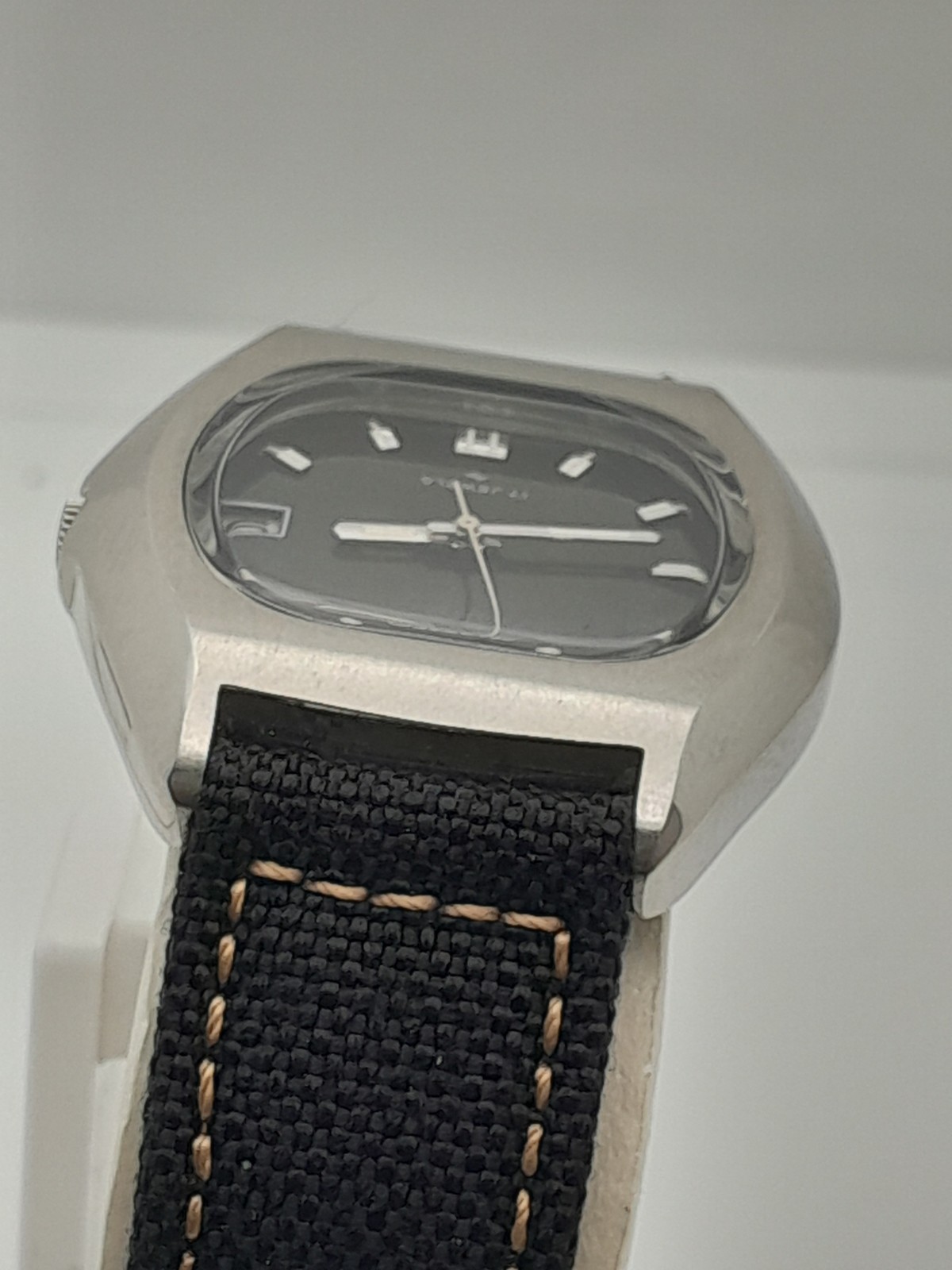 Vintage Seiko 7025-6010 Automatic 17 Jewels Black Dial Cushion Case Men’s Watch