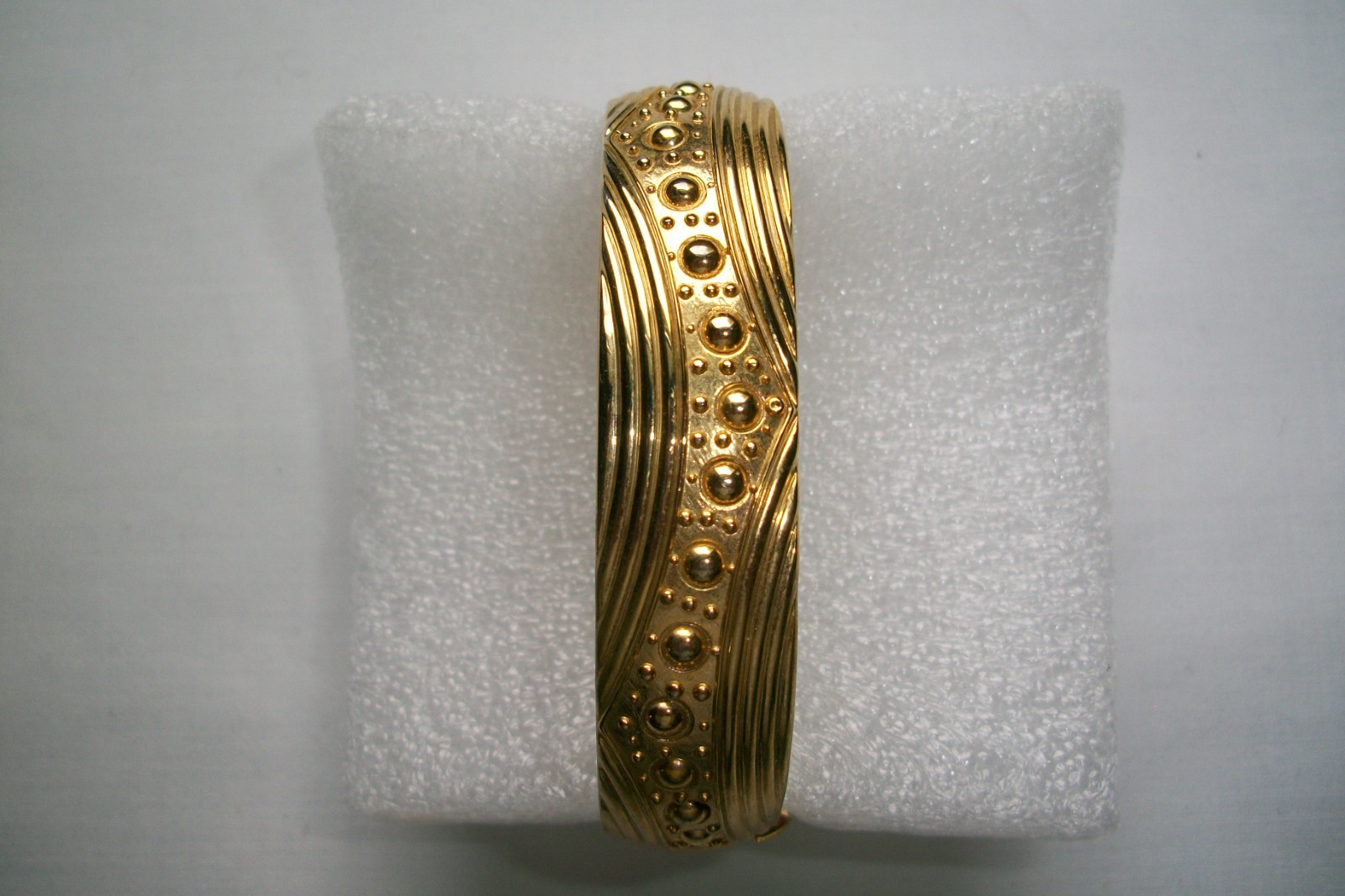 Vivani Gold Tone Ornate Bracelet Quartz Watch (Oval Shaped) Japan MOVT