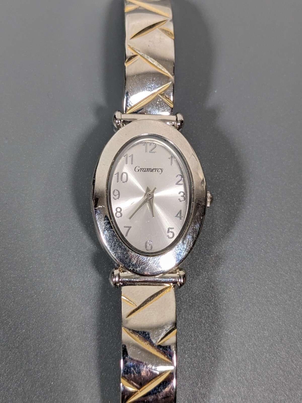 Gramercy Womens Two Tone Quilt Style Band Bracelet Watch 7.5 in