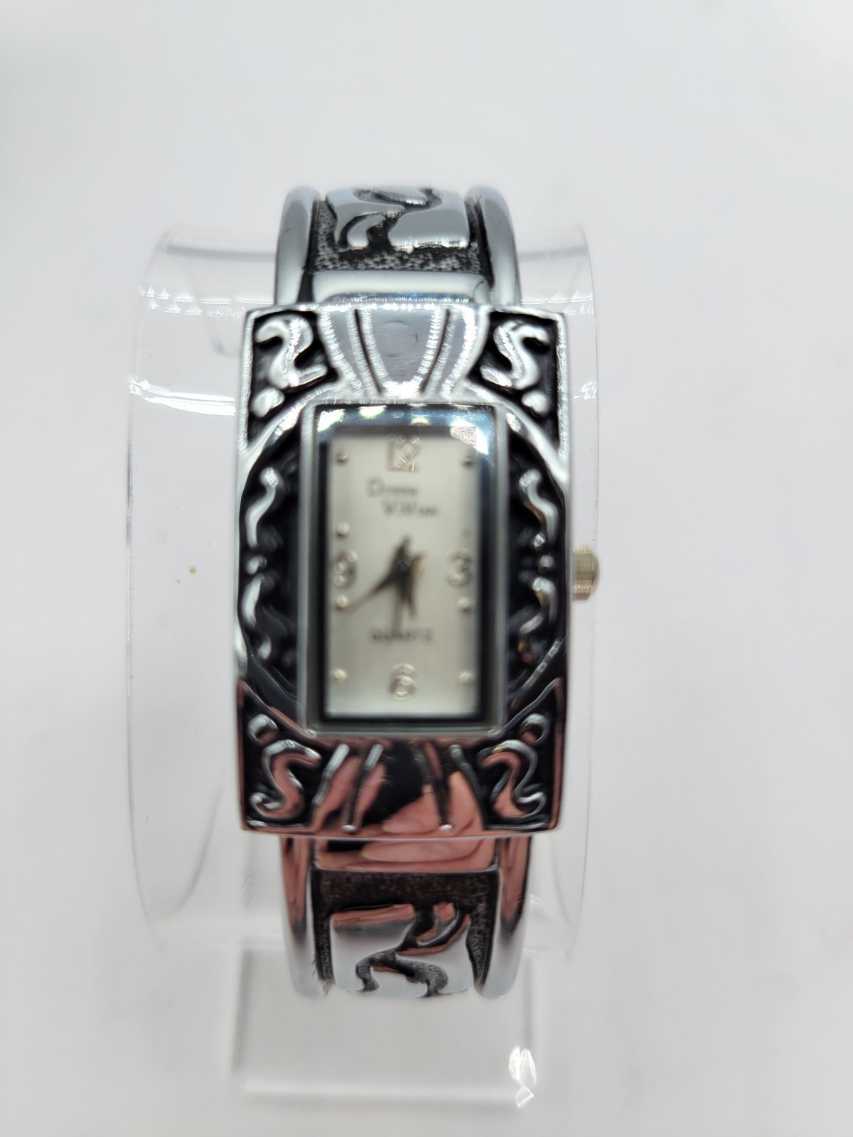 Woman’s Donna Vivian Silver Tone Hinged Cuff Bracelet Wristwatch new battery