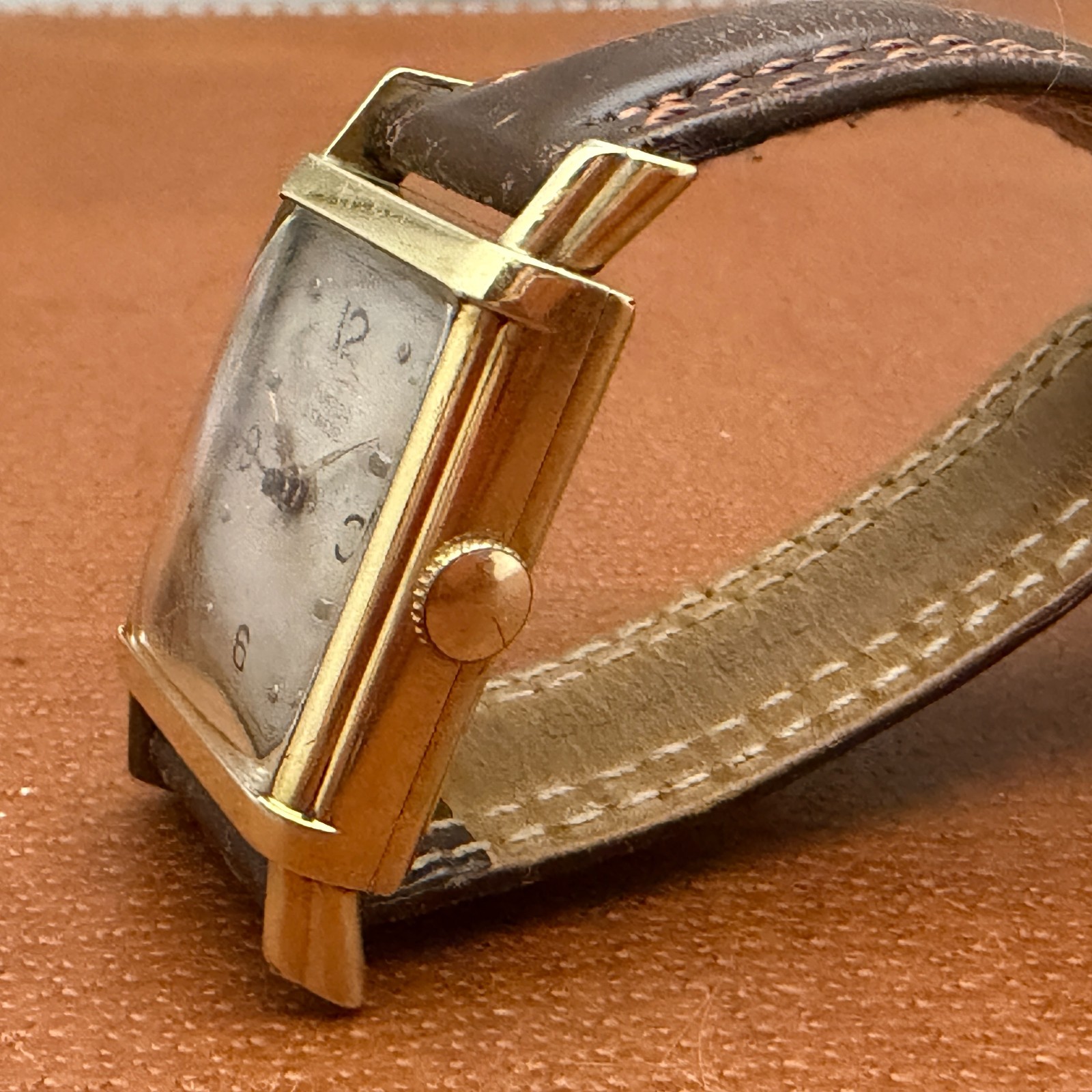Vintage Manual Universal Geneve Tank Watch Cal 231 Fancy Lugs Dress Watch