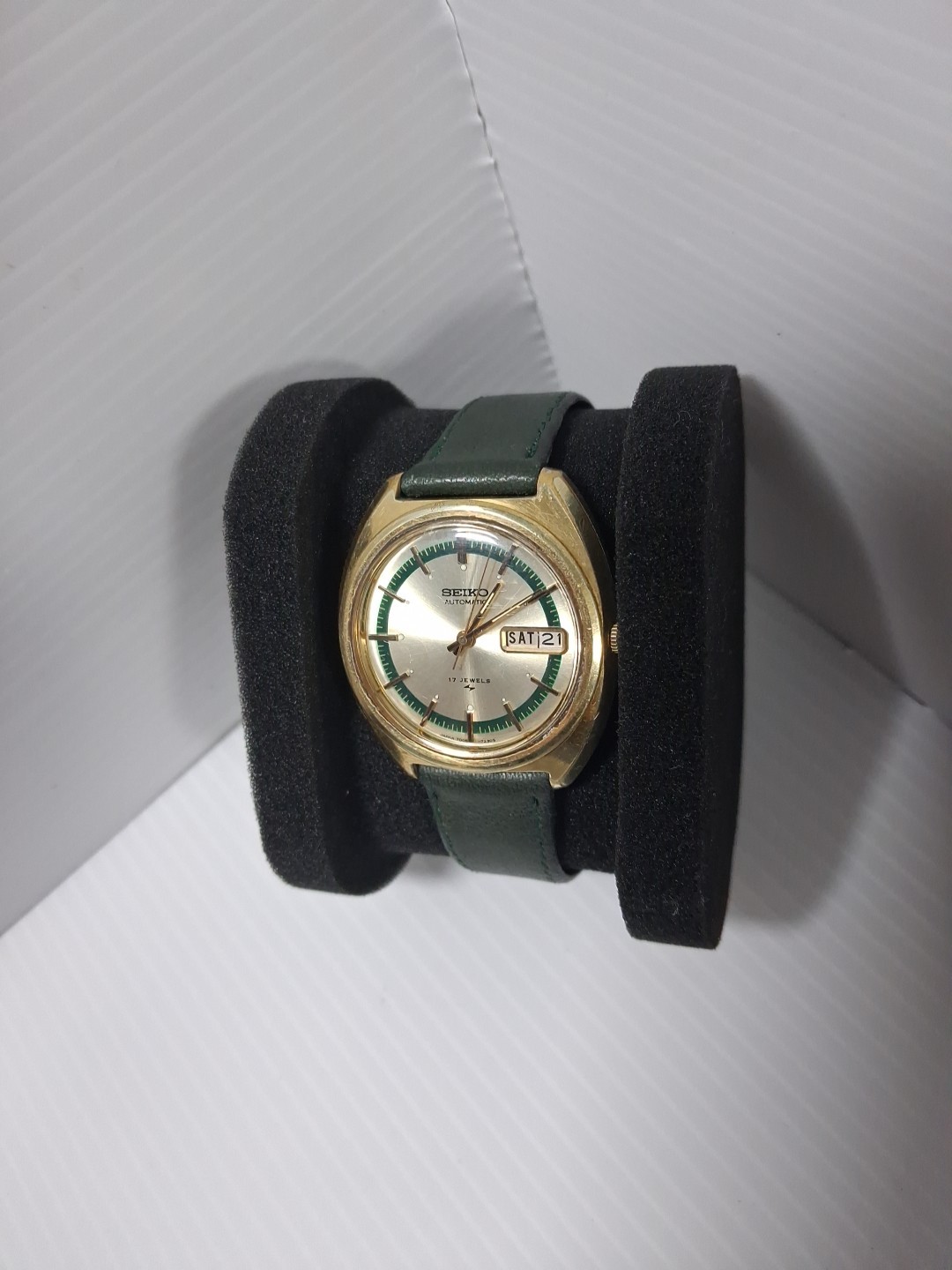 Vintage AUTOMATIC Seiko Gold- Model 7006 -7109 Circa 1970’s
