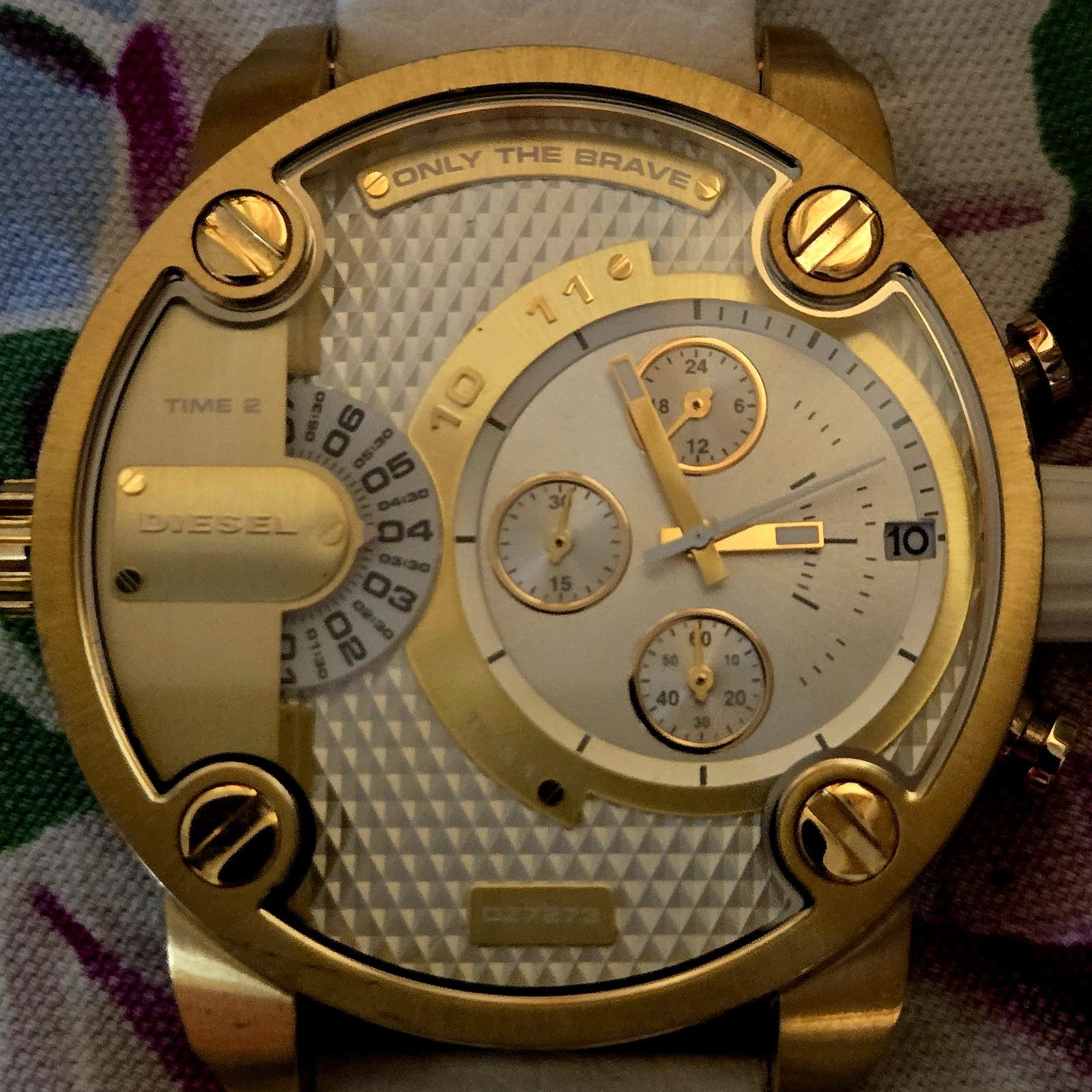 Watch Diesel DZ7273 White Big Daddy~Only The Brave Watch, 2 New Batteries 2 zone