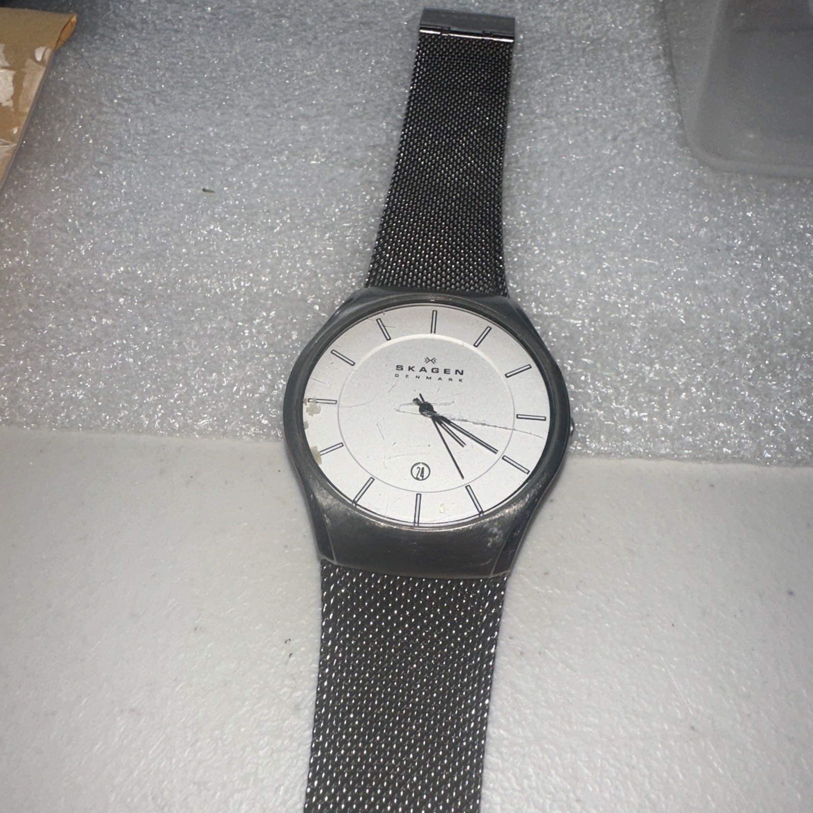 Skagen Denmark Titanium Date Slim Watch Shark Mesh Needs Battery