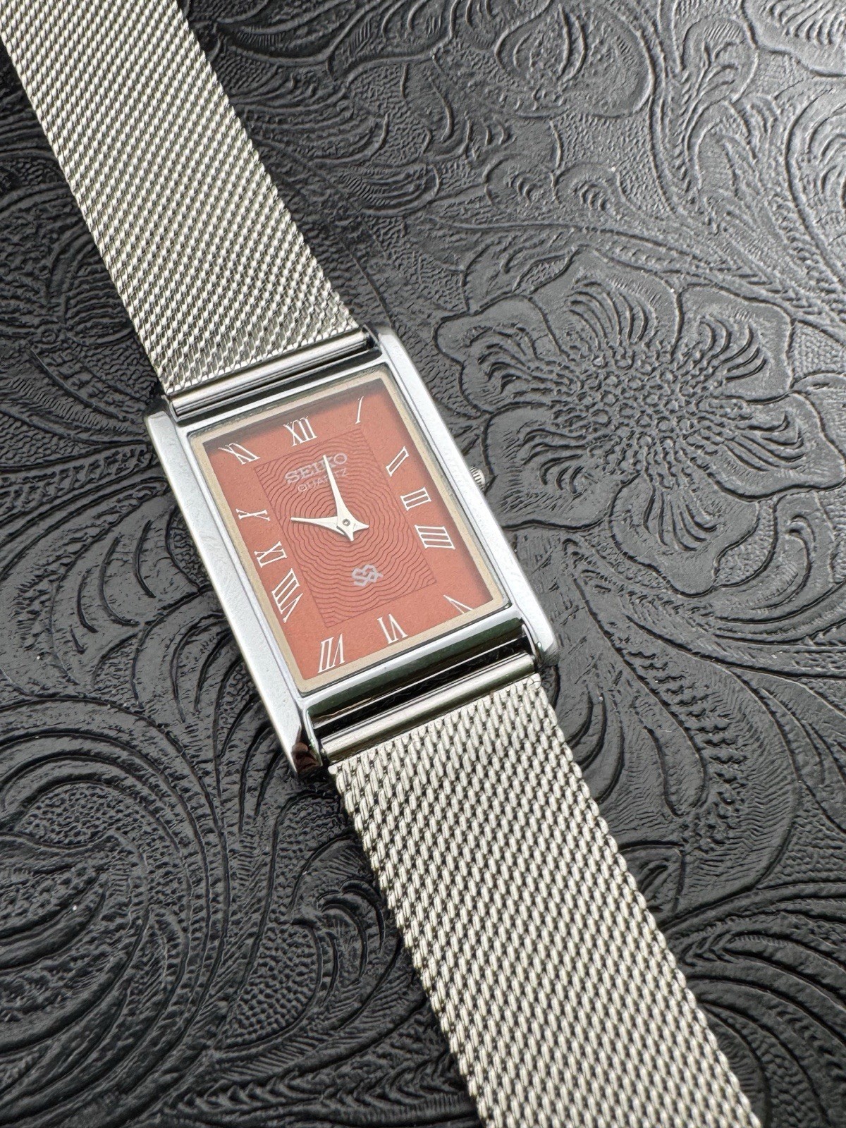 RED DIAL WITH SILVER CASE Vintage Seiko Slim Quartz Men’s Wrist Watch