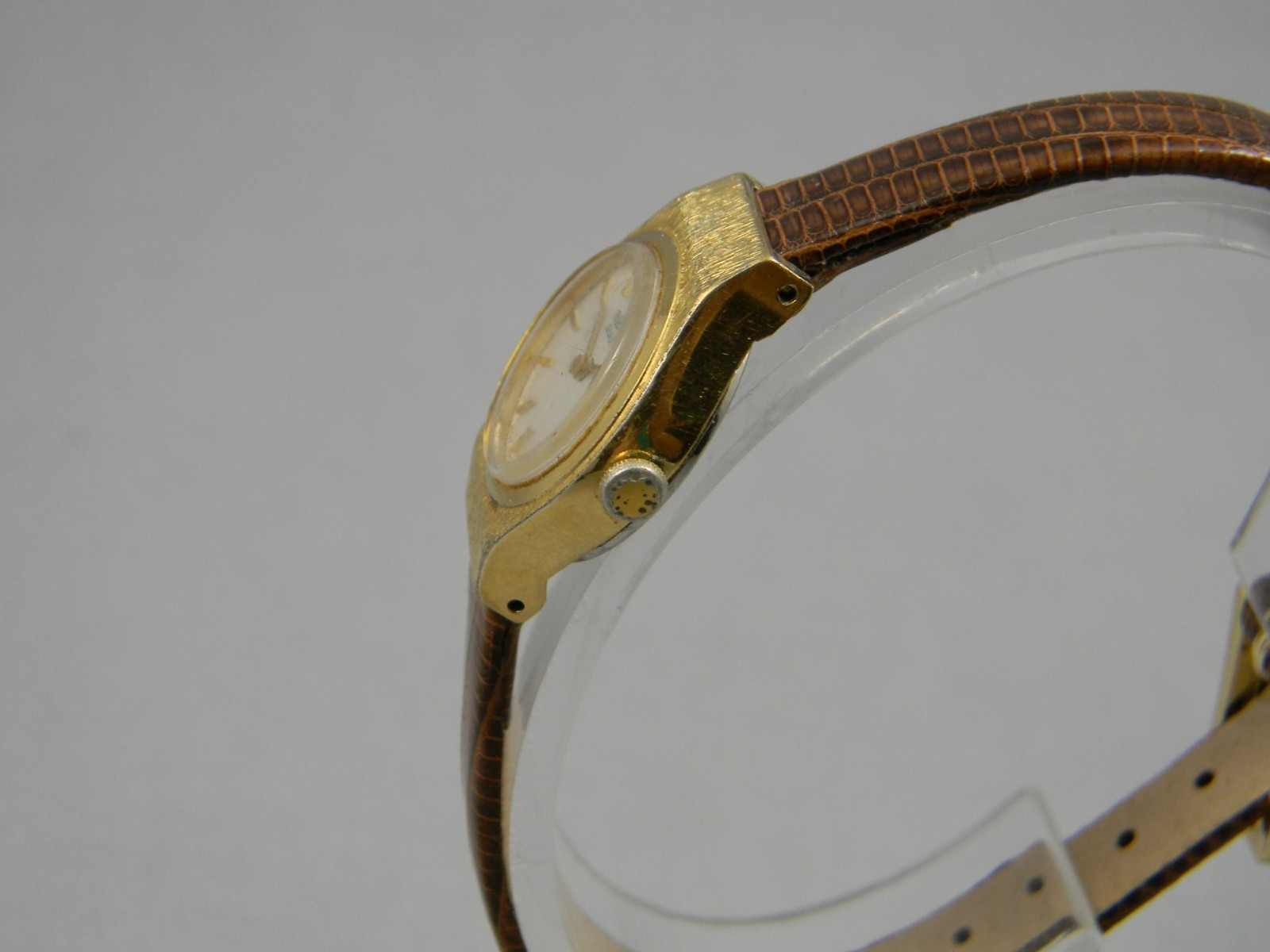 Vintage Seiko Watch Women 8 Jewel Quartz Dainty 19mm New Lizard Band New Battery