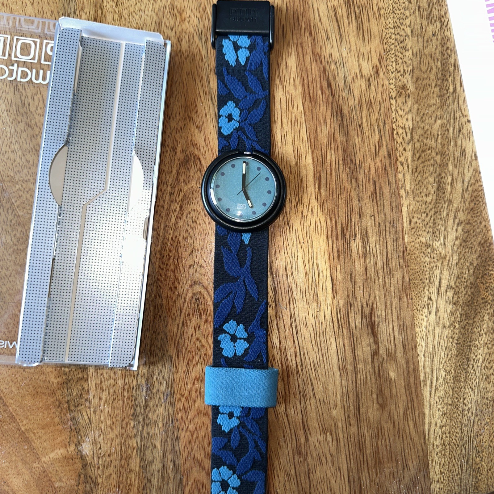 POP SWATCH Watch GREEN TIKI PWB157 Vintage 1991 Swiss Blue Flowers great cond