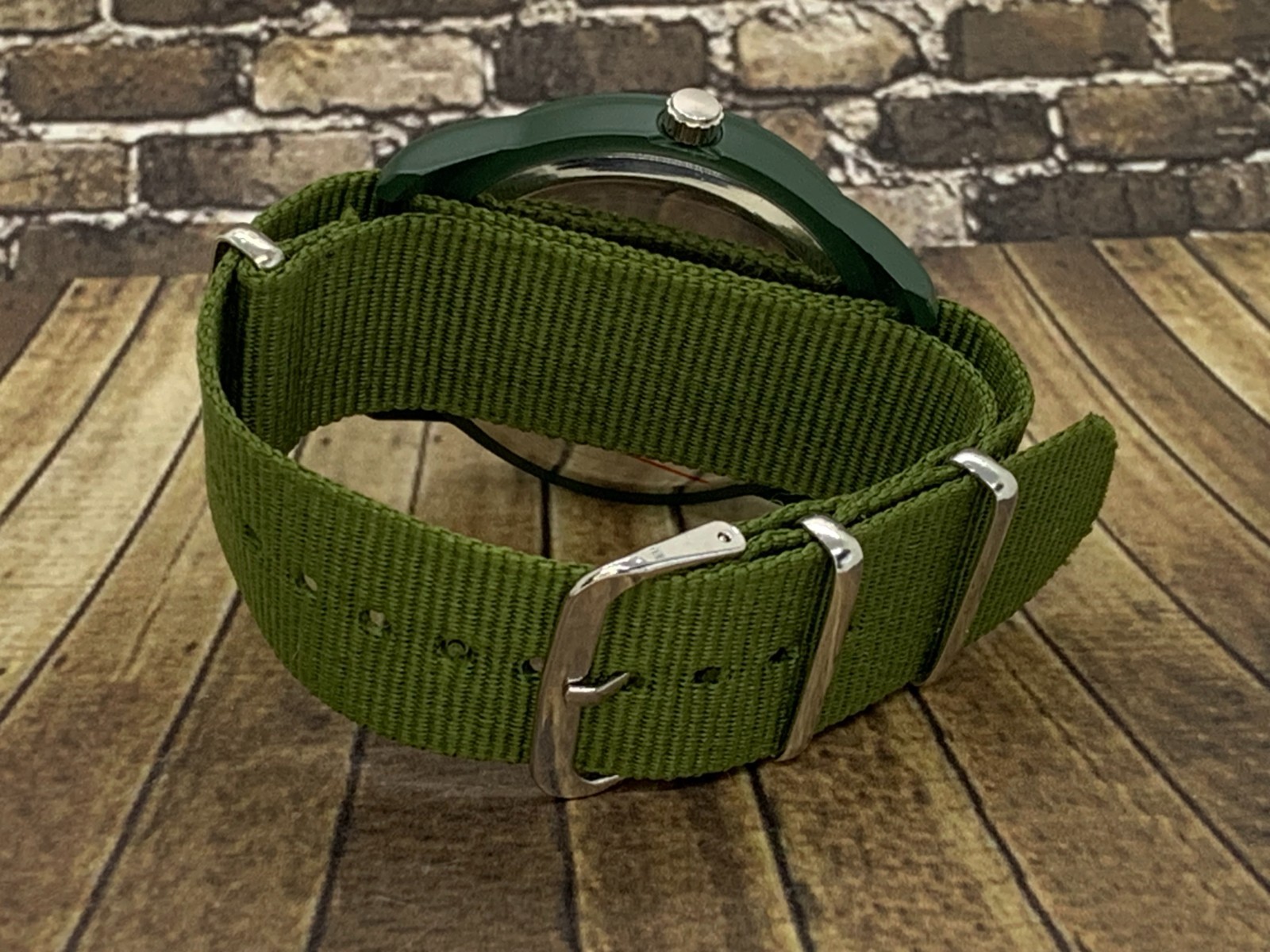 Men’s Luminous Army Style 43 mm Analog Watch Green Fabric Wrap Around Strap