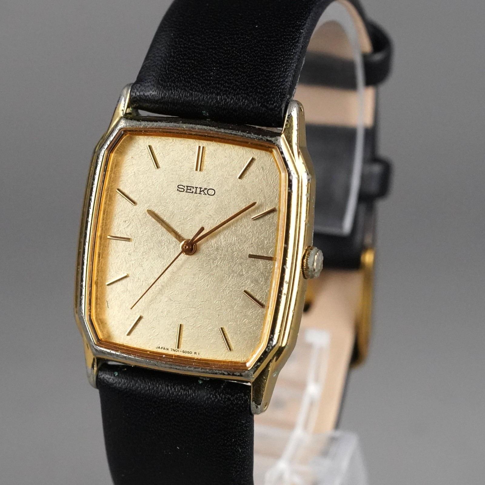SEIKO Vintage 1991 7N01-5030 Men’s Watch Gold 26mm New Battery New Leather Band