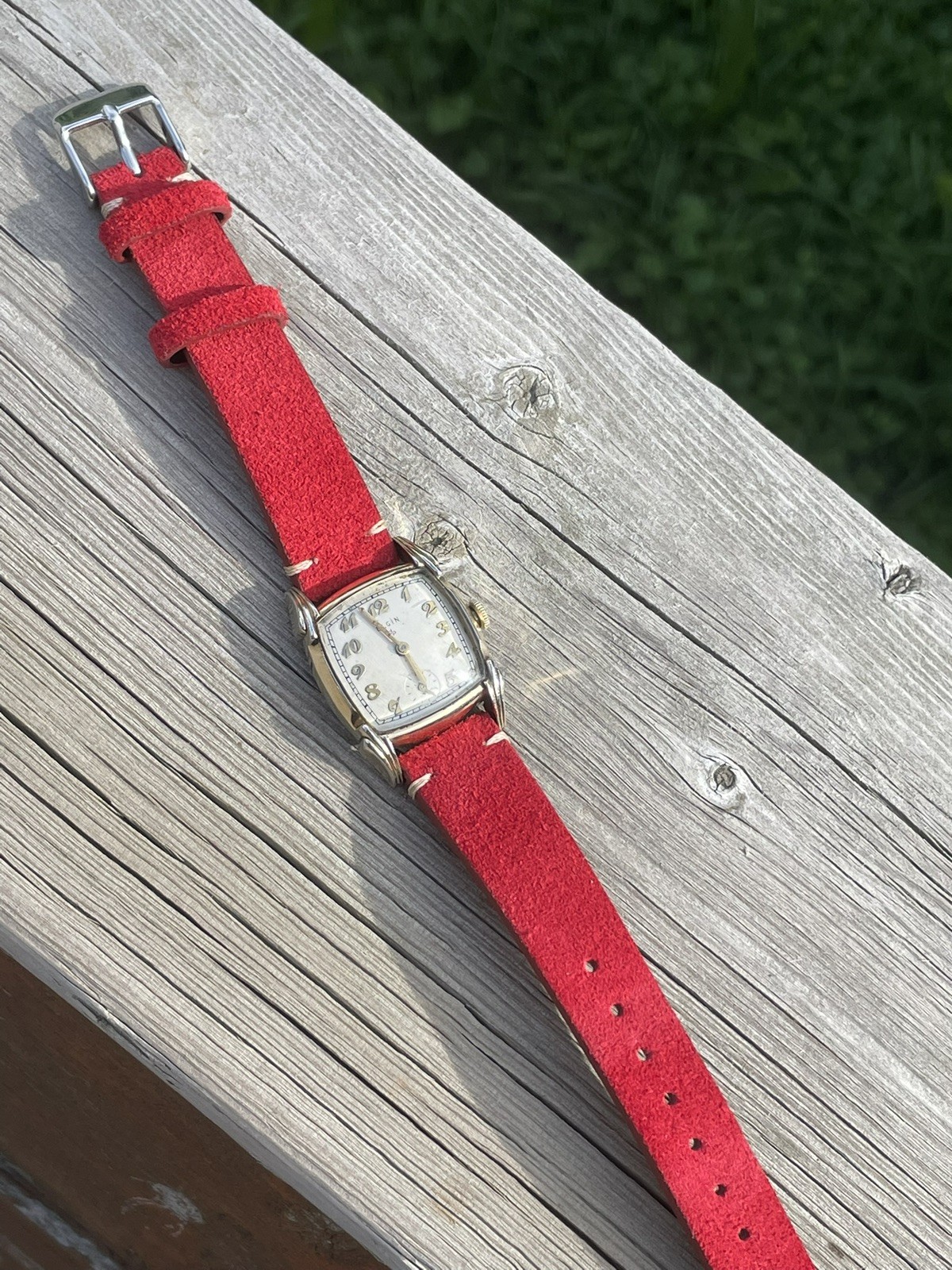 1940’s Men’s Vintage Elgin Tonneau Elgin Cal. 554 Manual Wind 15 Jewels Running