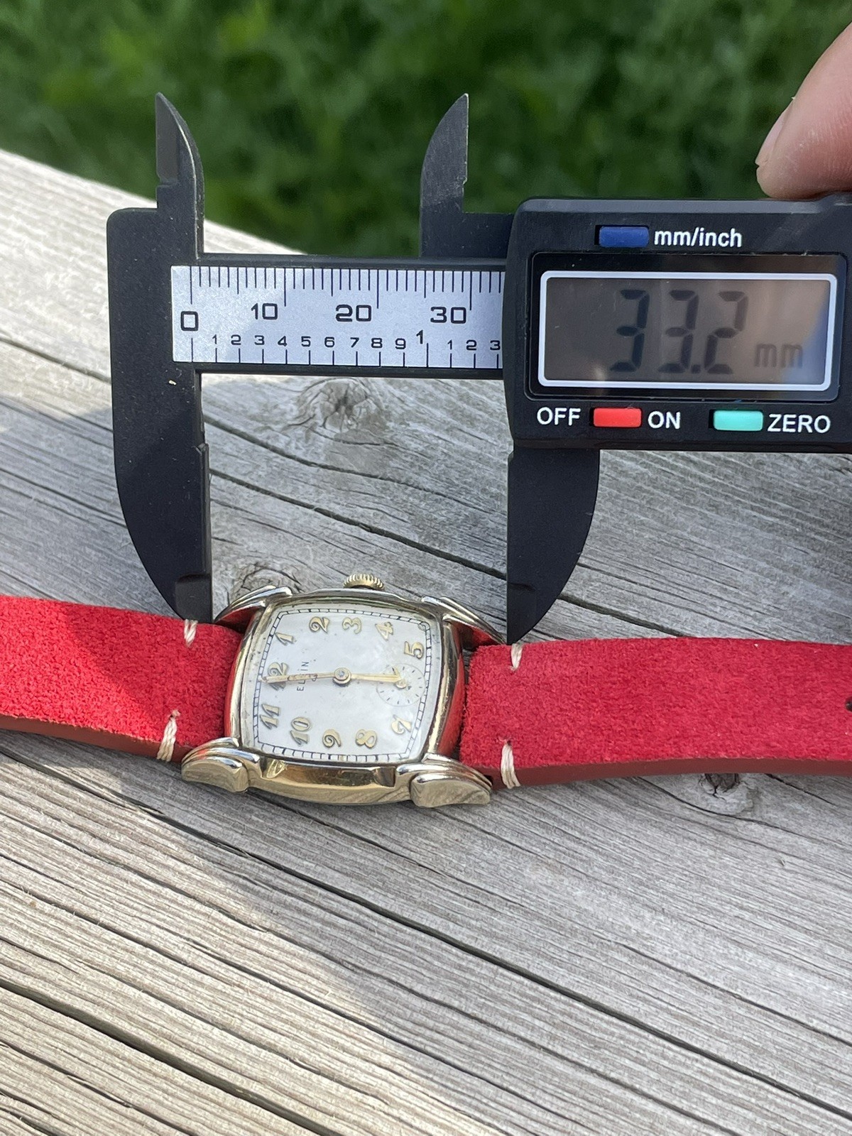 1940’s Men’s Vintage Elgin Tonneau Elgin Cal. 554 Manual Wind 15 Jewels Running