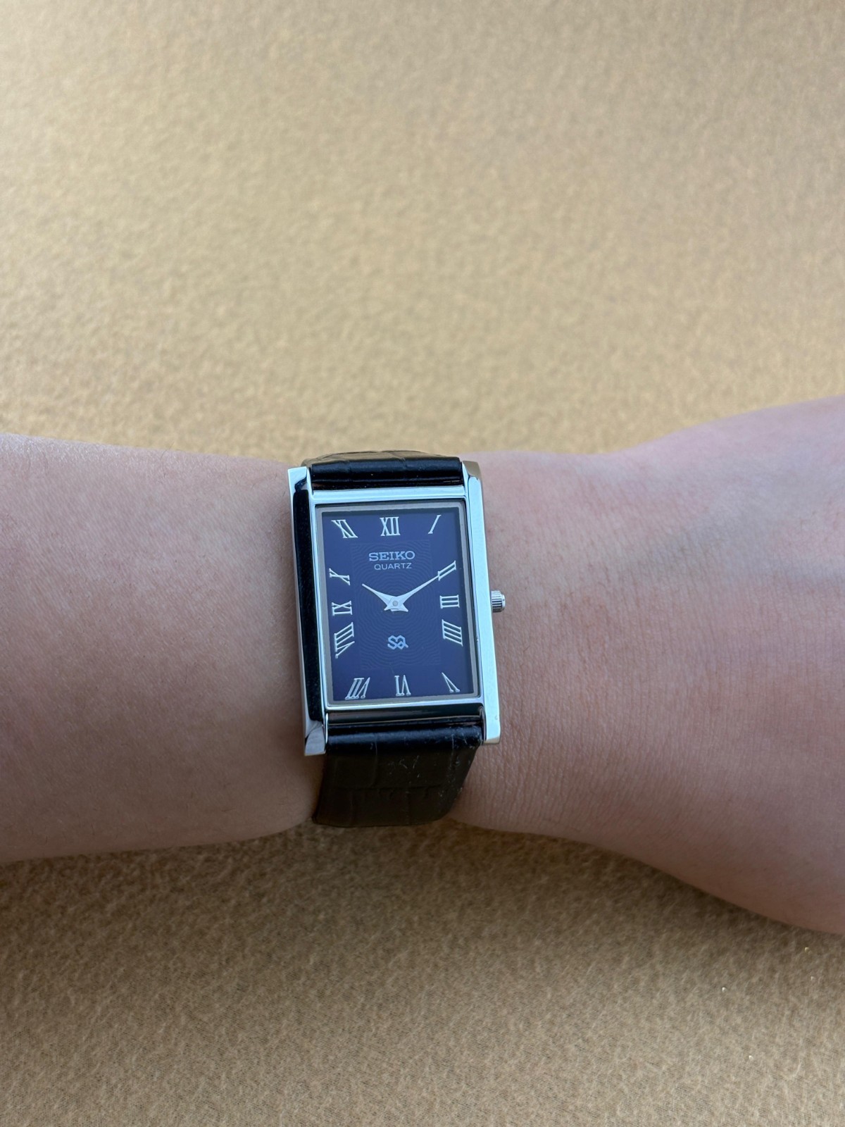 RARE BLUE SILVER Vintage Seiko Slim Quartz Men’s Wristwat-black strap