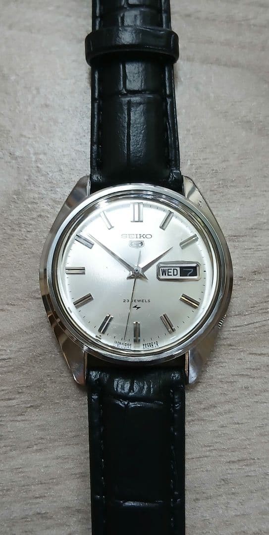 Seiko 5 Wristwatch 23 Jewels Silver Dial Black Leather Band Analog Working Men