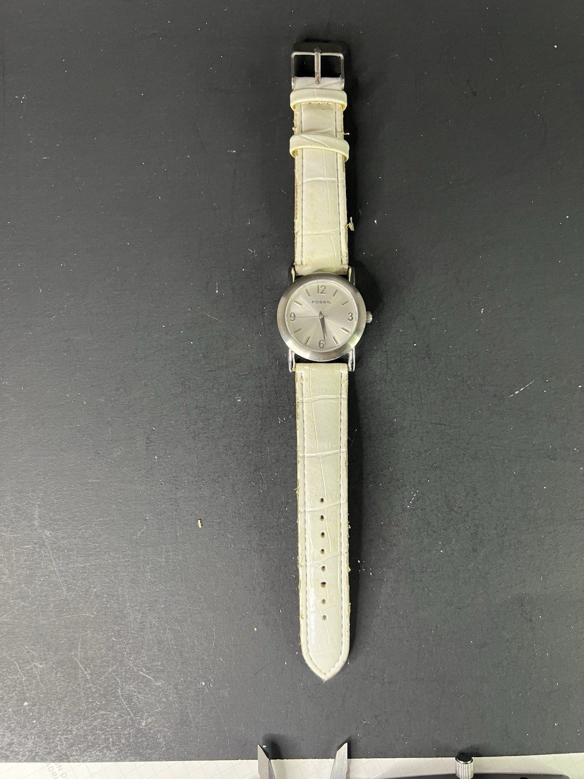 Gossip 30mm Women’s Silver Case NEW BATTERY White Dial White Lthr Strap (551)