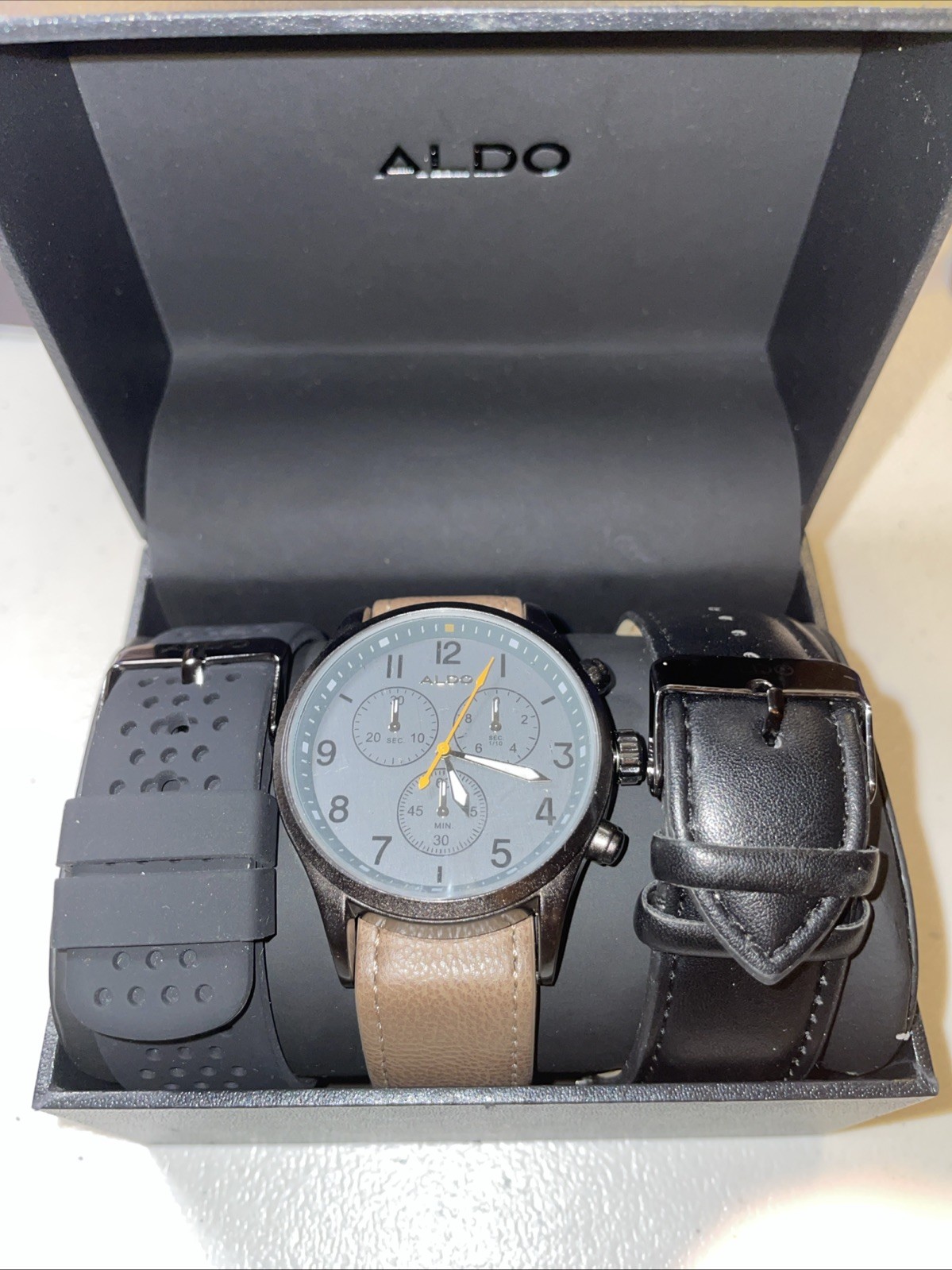 New Aldo Men’s Watch with 2 Extra bands, In working condition See pictures