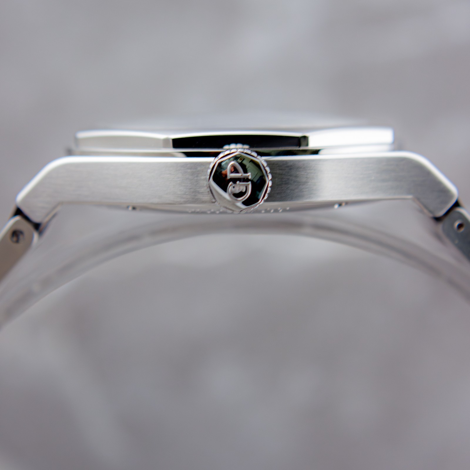 Girard-Perregaux Laureato Blue Men’s Watch – 81010-11-431-11A