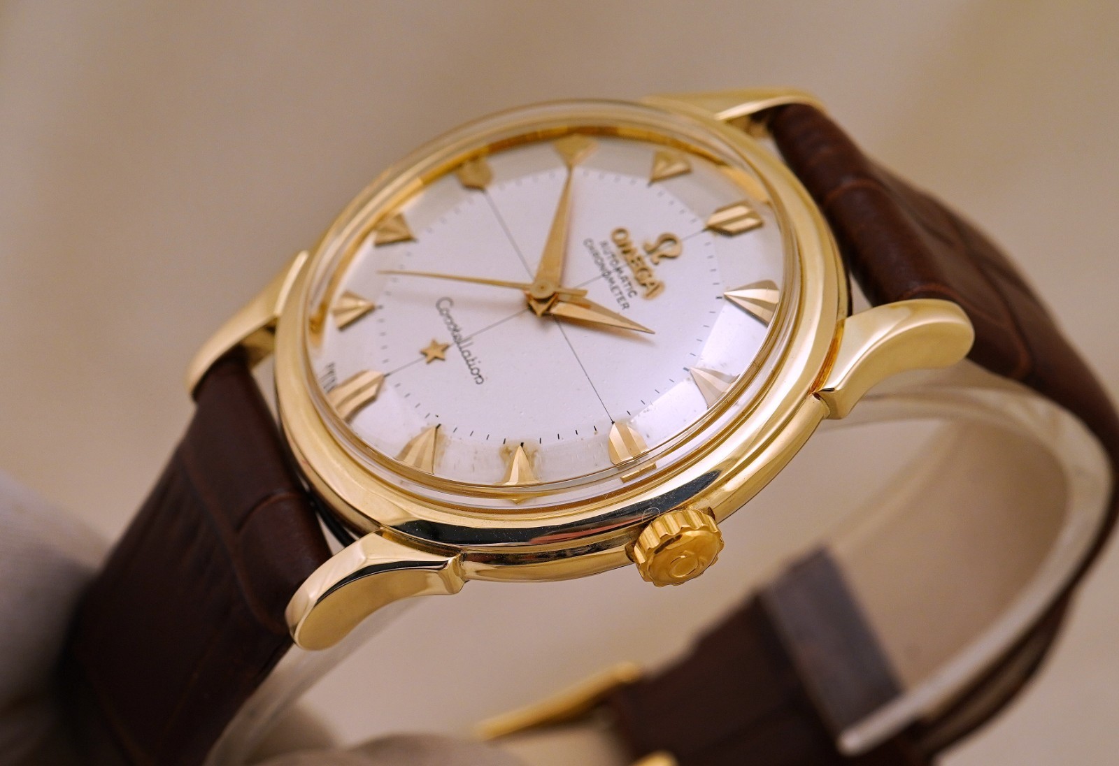 VINTAGE OMEGA CONSTELLATION 14381/2 14K GOLD CHONOMETER PIE-PAN DIAL FANCY LUGS