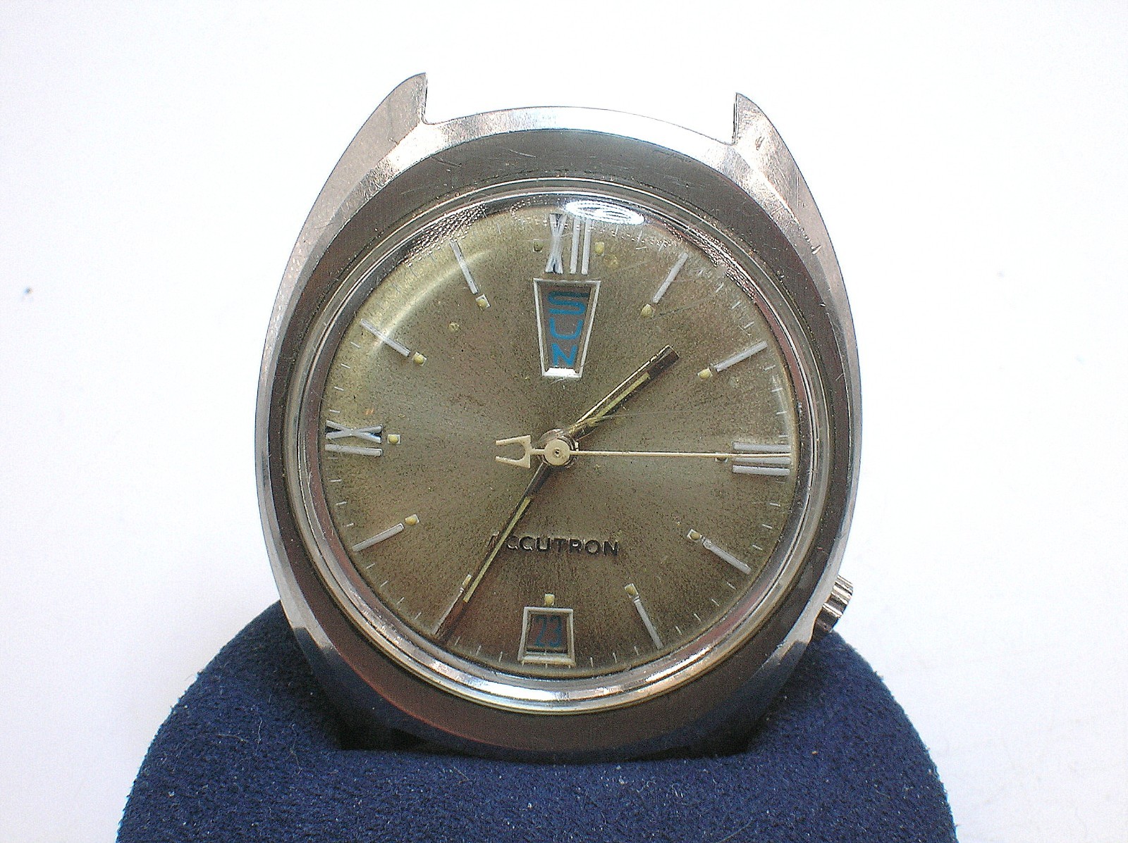 BULOVA ACCUTRON 2182 «UP-DOWN» RARE MAN’S WRIST WATCH – 35.5 MM – BEST OFFER