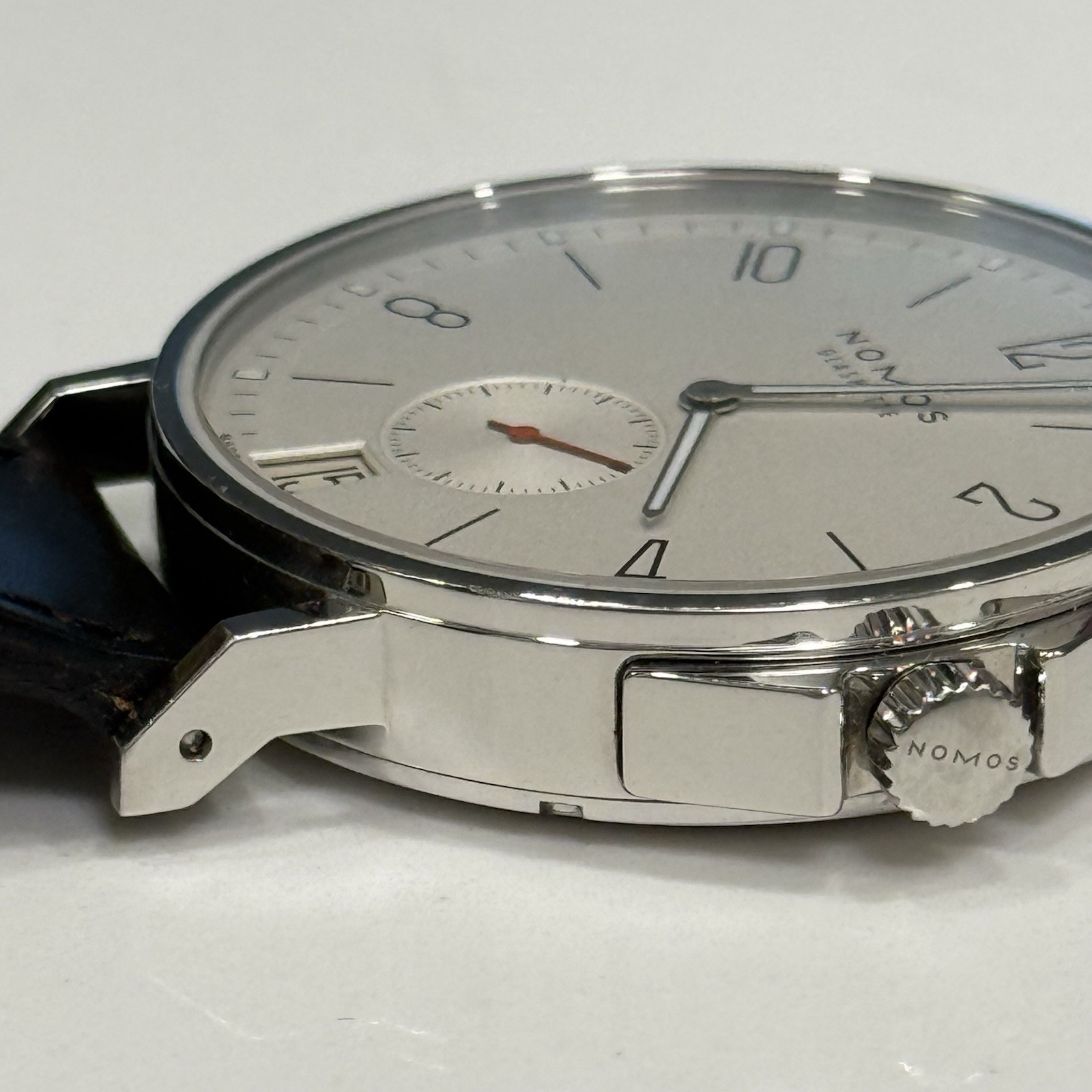NOMOS Glashütte Ahoi Datum 40mm Automatic Full Set w/ Extra Strap – Ref 551