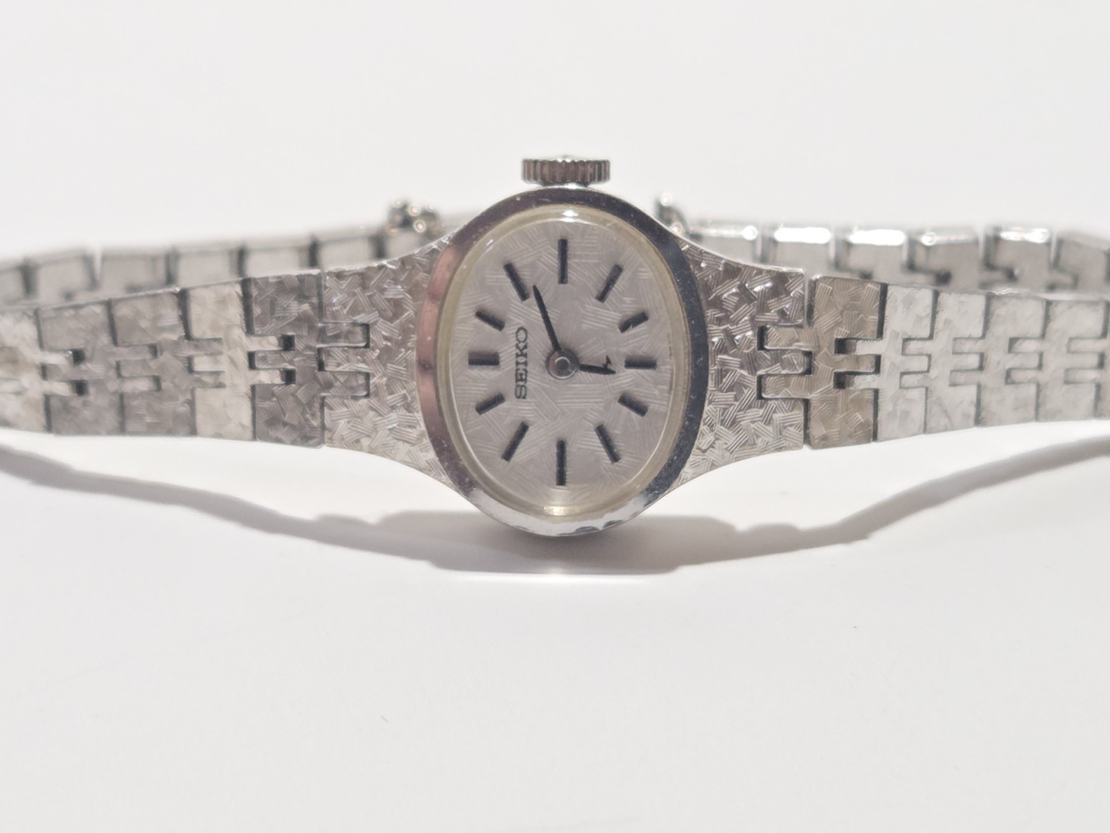 Vintage Seiko 11 7619 Silver Tone Mechanical Womens Watch.