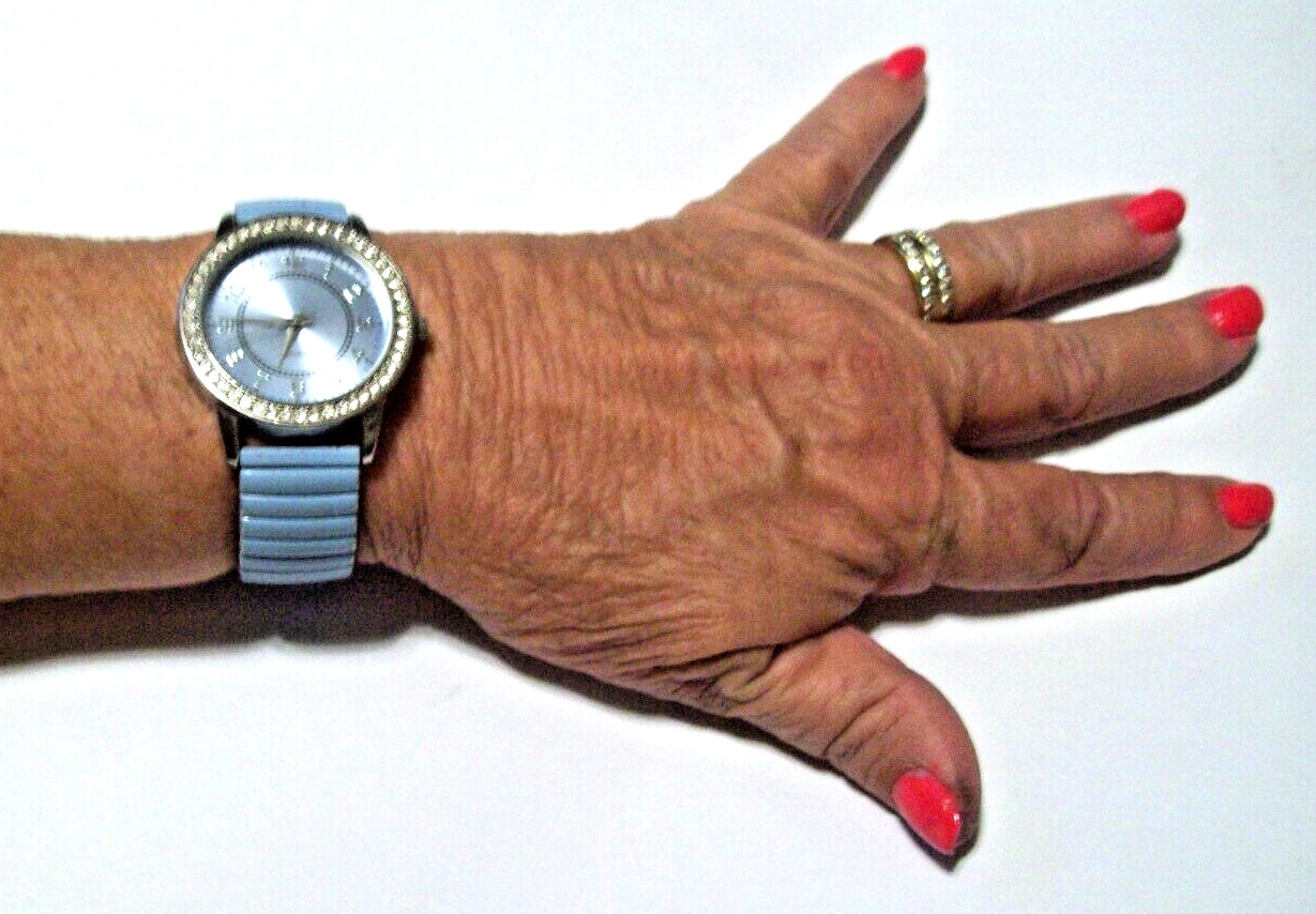 Gorgeous Light Blue Watch Iridescent Indigo Dial Diamond Bezel fits 6.50″-6.75″