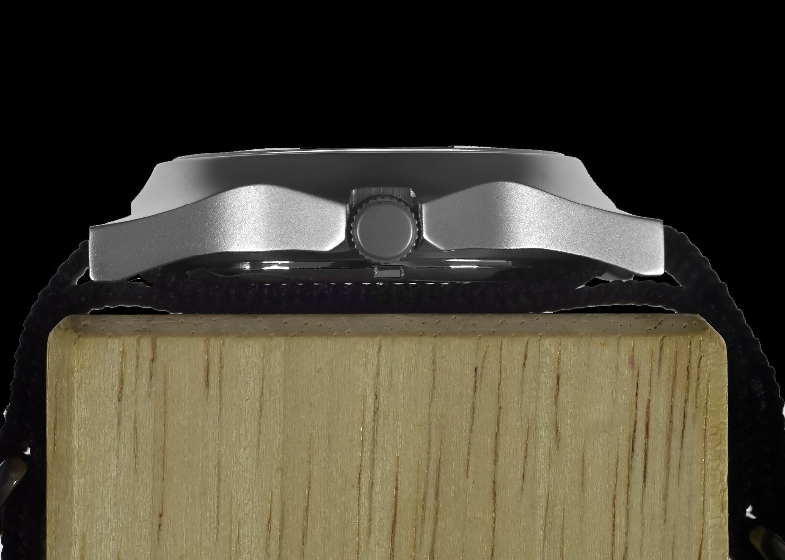 MWC G10LM Military Watch | 50m | Date Window | Screw Case Back | Black strap