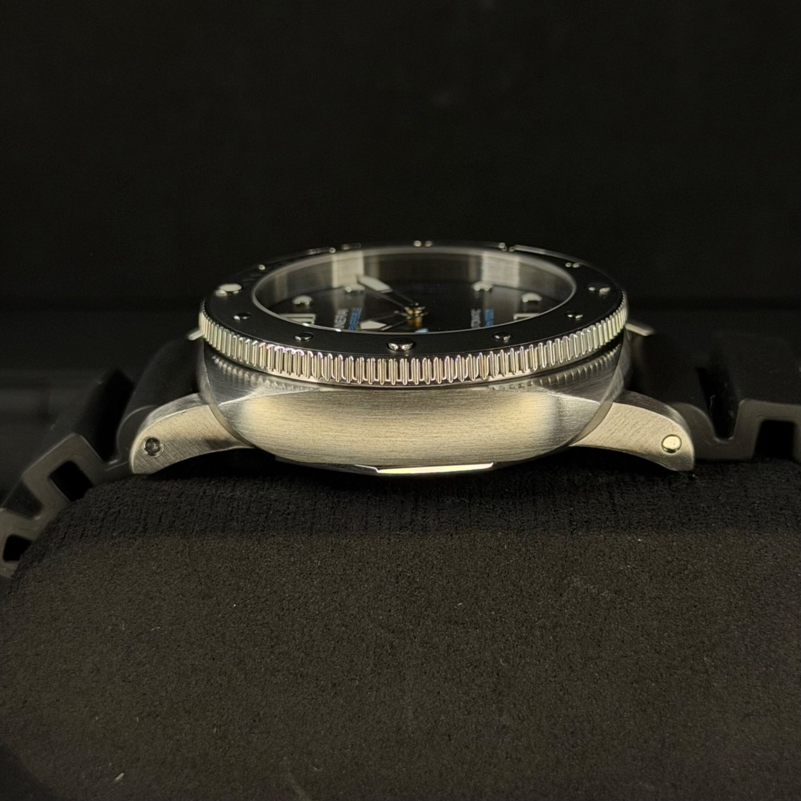 2021 Panerai Submersible PAM00683 42mm Excellent Condition Box & Papers