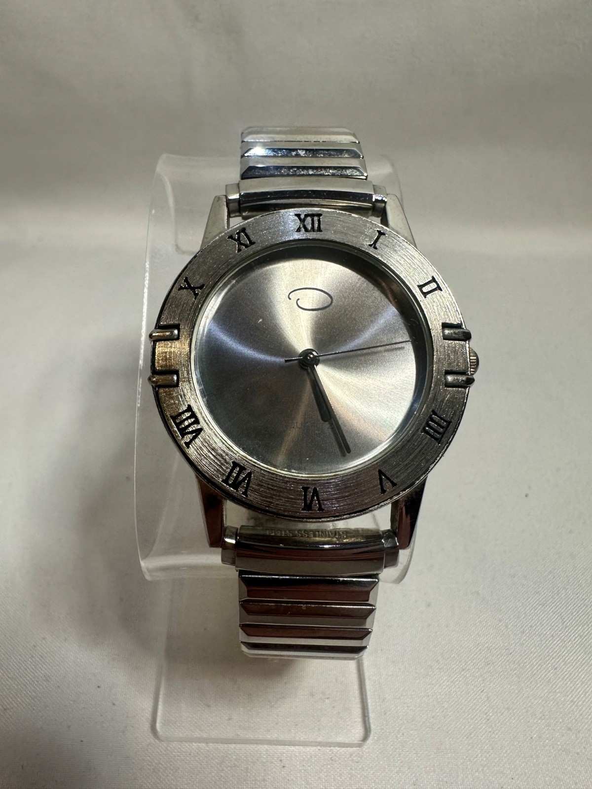 Vintage Oscar De La Renta Parfums Fashion Watch Silver Tone