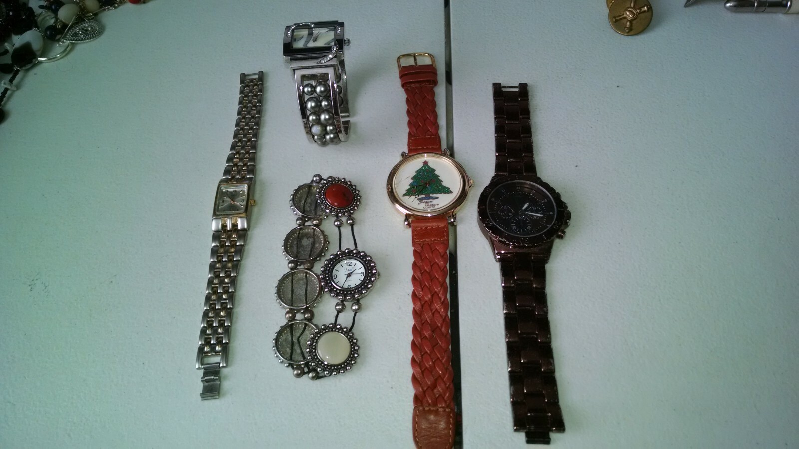 COLLECTION LOT OF VINTAGE WRISTWATCHES qty of 5 THEY ALL WORK WITH NEW BATTERIES