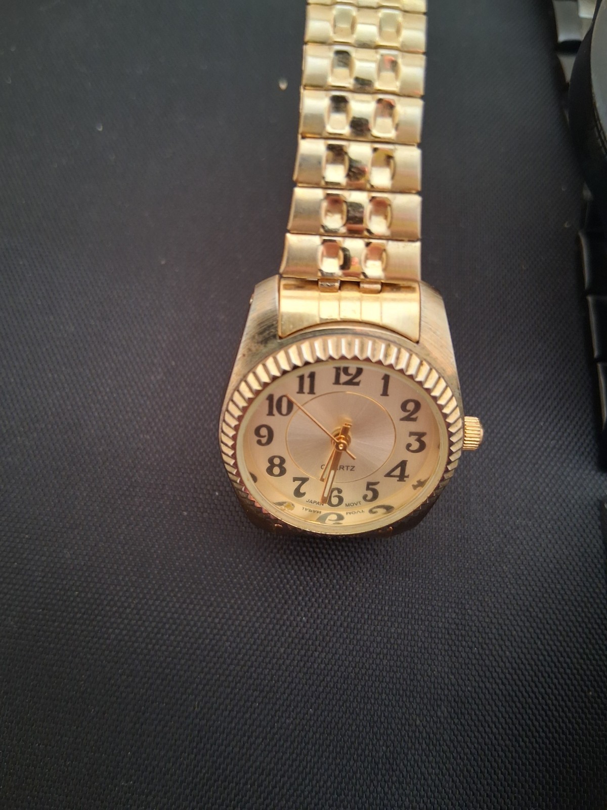 watch lots preowned. Not Working. A Variety Of Watches. All As Is!