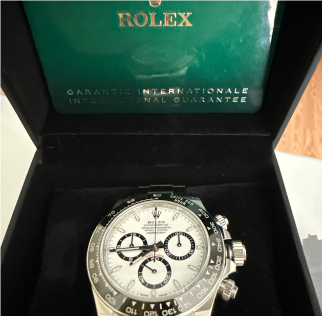 Rolex Cosmograph Daytona 126500LN Silver Oyster Bracelet with Black Bezel
