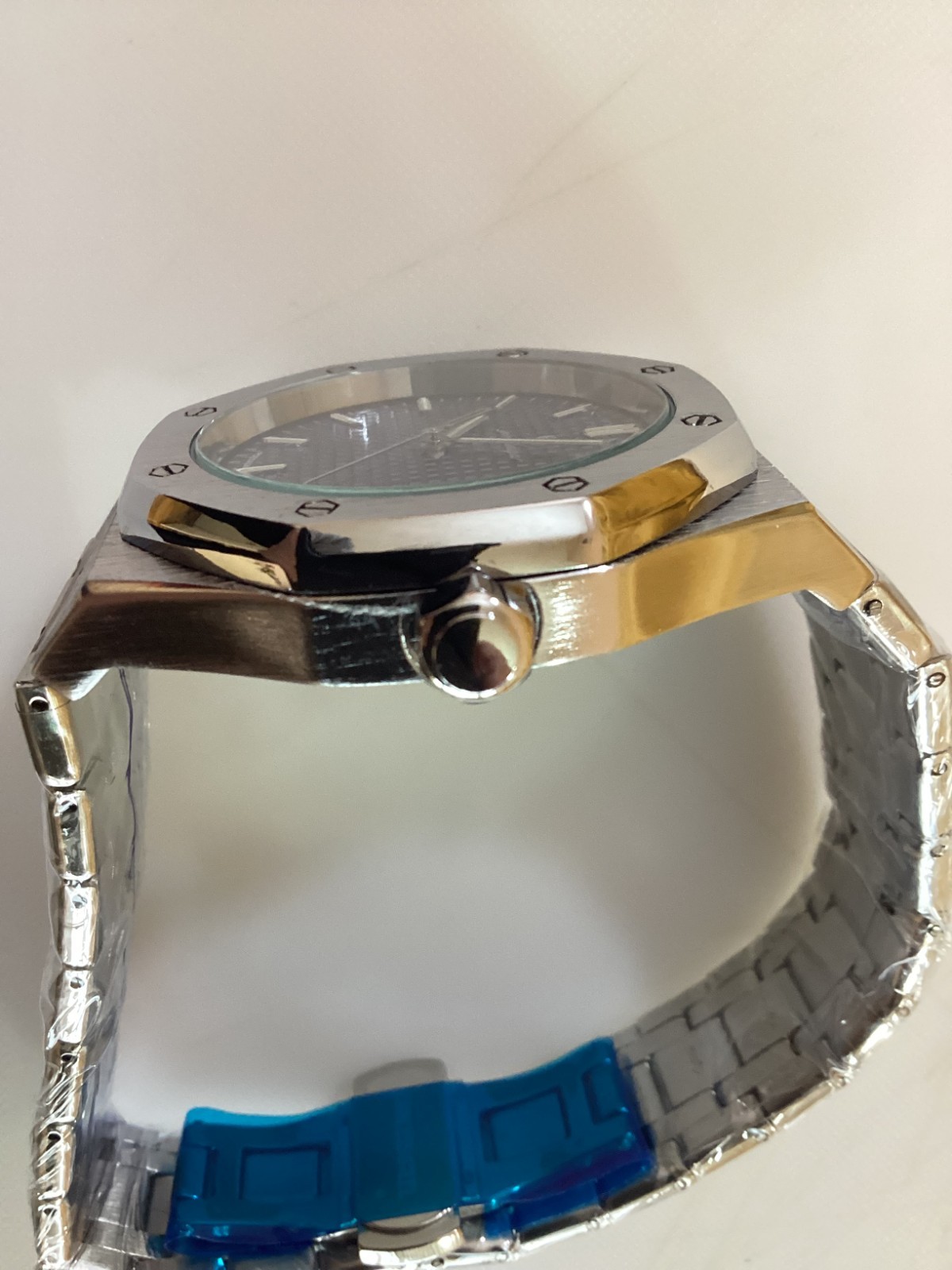 LUXURY STYLED GENTS BRACELET WRISTWATCH. 42 cms DIA. LOOK LIKE A MILLIONAIRE.