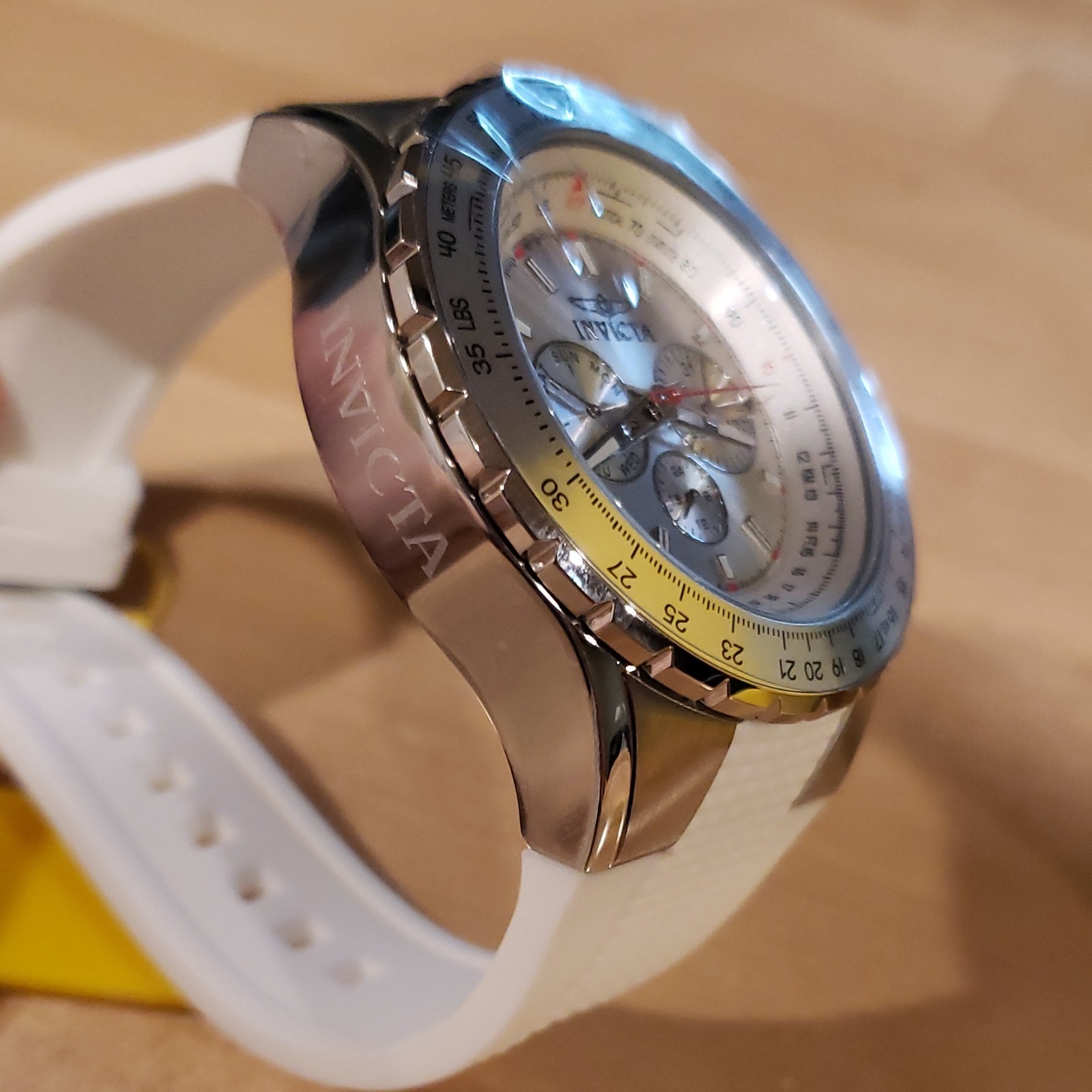 Invicta Aviator Men’s Quartz Watch Silver Dial White Silicone Strap 24-Hr Box