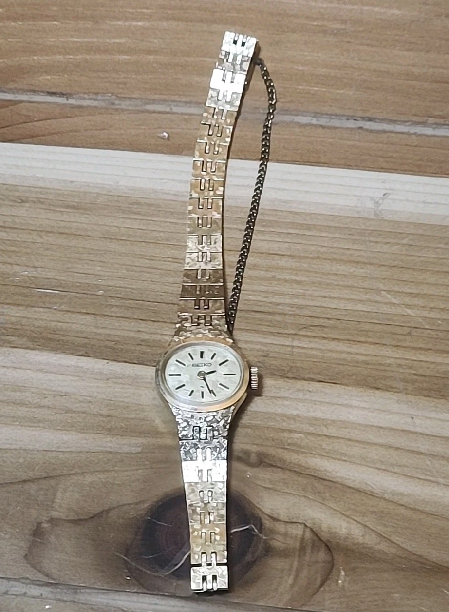 Vintage – Seiko Women’s – 056113 / 11-7619 -Gold – Needs Battery. 1cnt15
