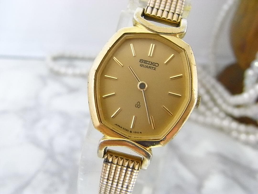Vintage SEIKO Octagon Ladies Quartz Watch Gold Dial