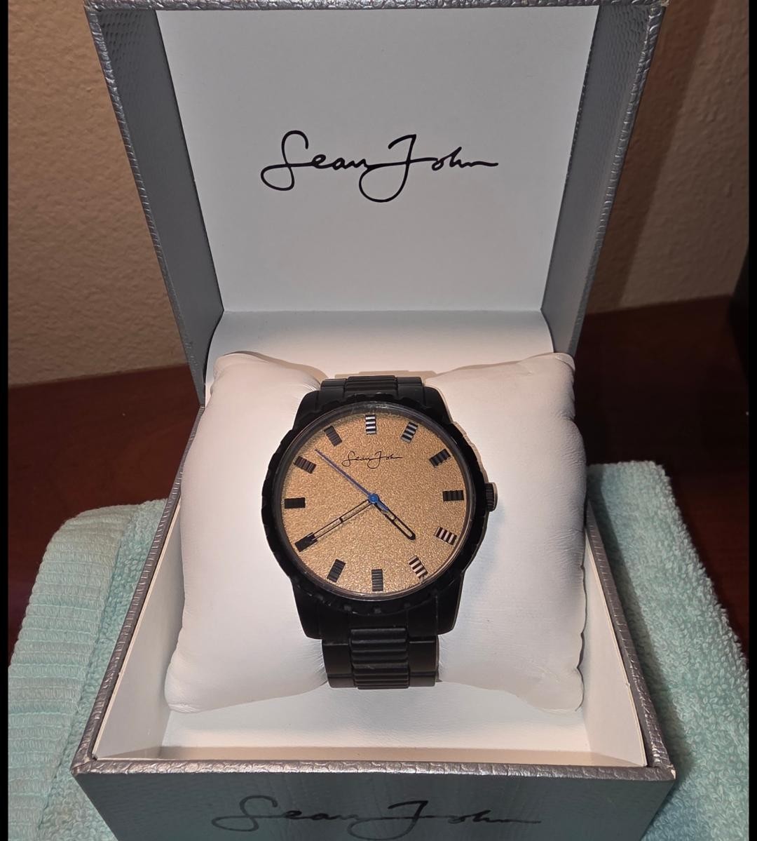 Sean John Urbin Mens Watch SJ0001BKG, Gold-Tone Blk Alloy Case/Band, Box+3 Links