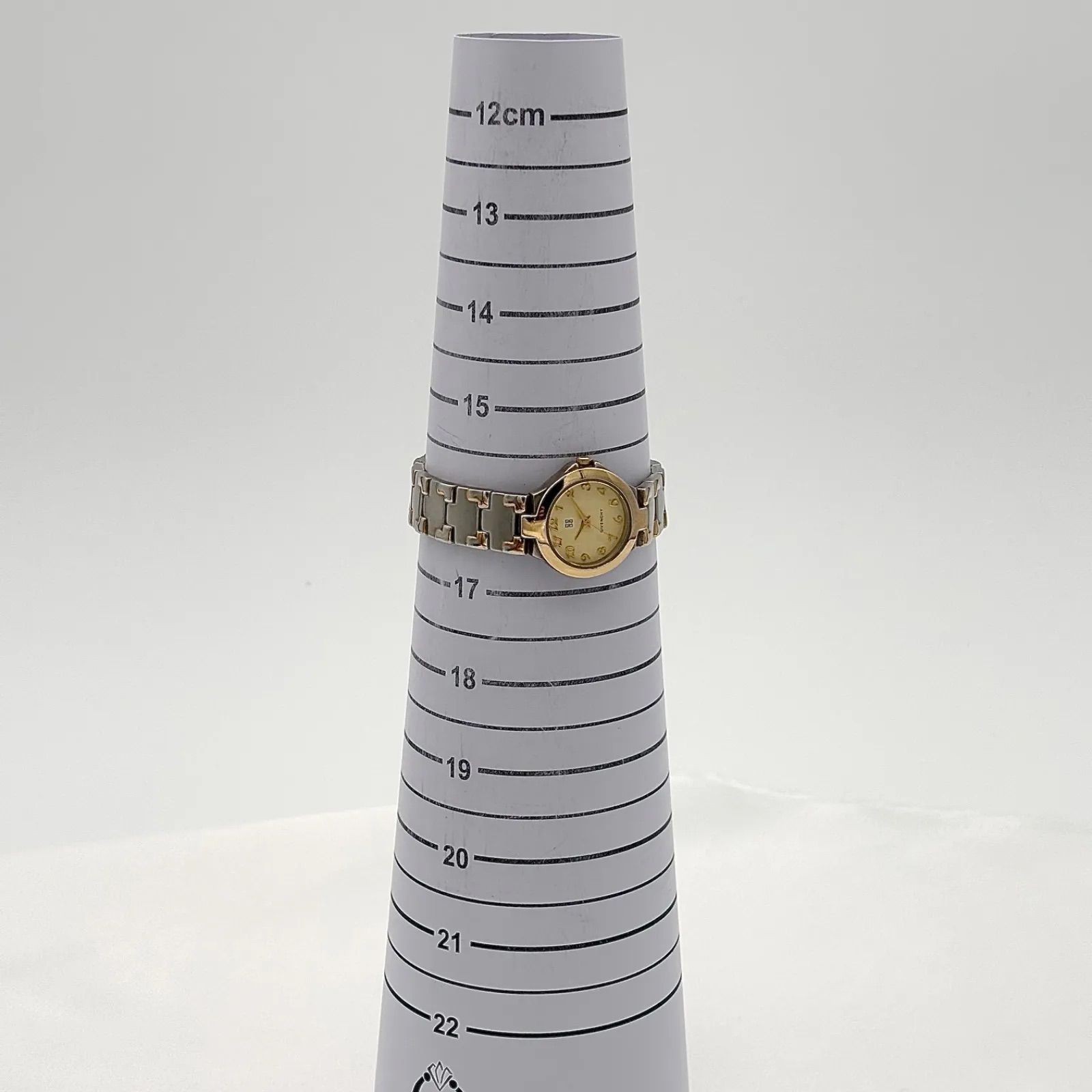 GIVENCHY CL.09-XVIII Quartz Ladies Wristwatch wrist 16.0cm/6.3in