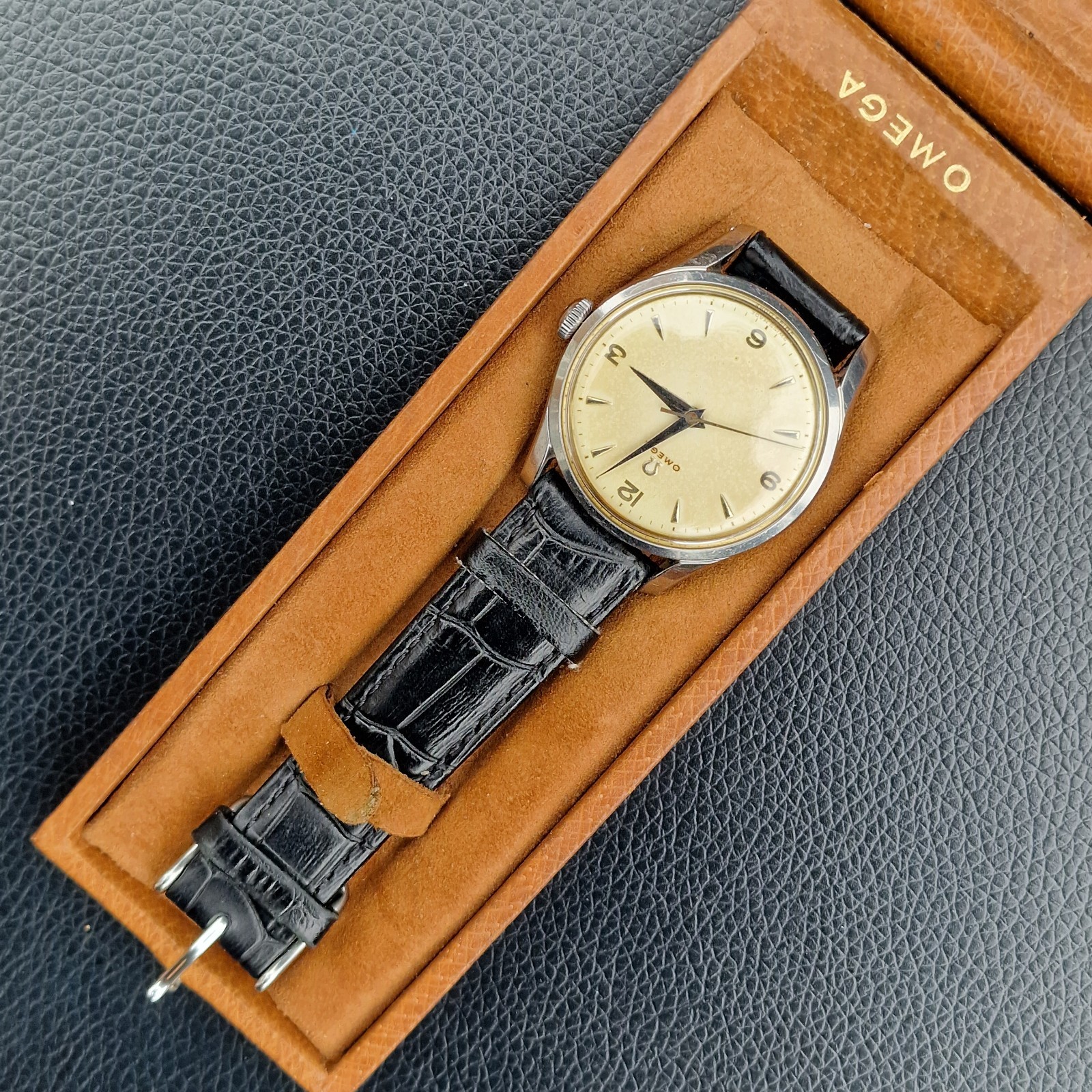 OMEGA GENTS MANUAL,REF 2640-1, 35MM,CAL 283,SCREW BACK CASE.