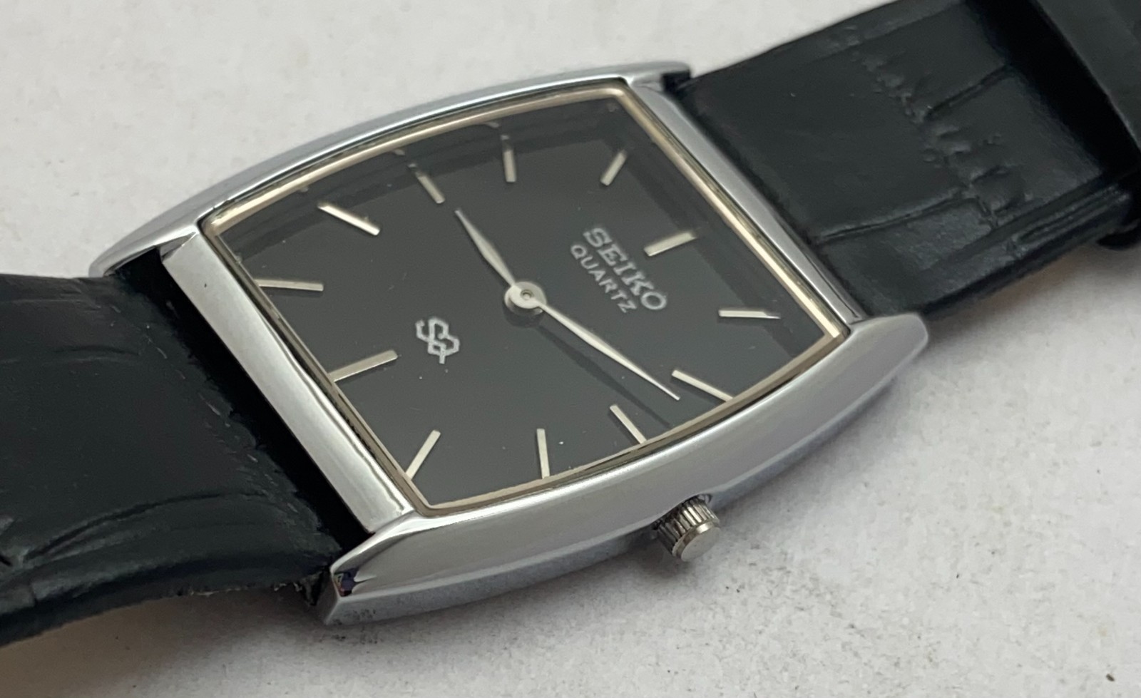 Vintage Style Seiko Slim Black Roman Dial Leather Strap Men’s Wristwatch 25 mm