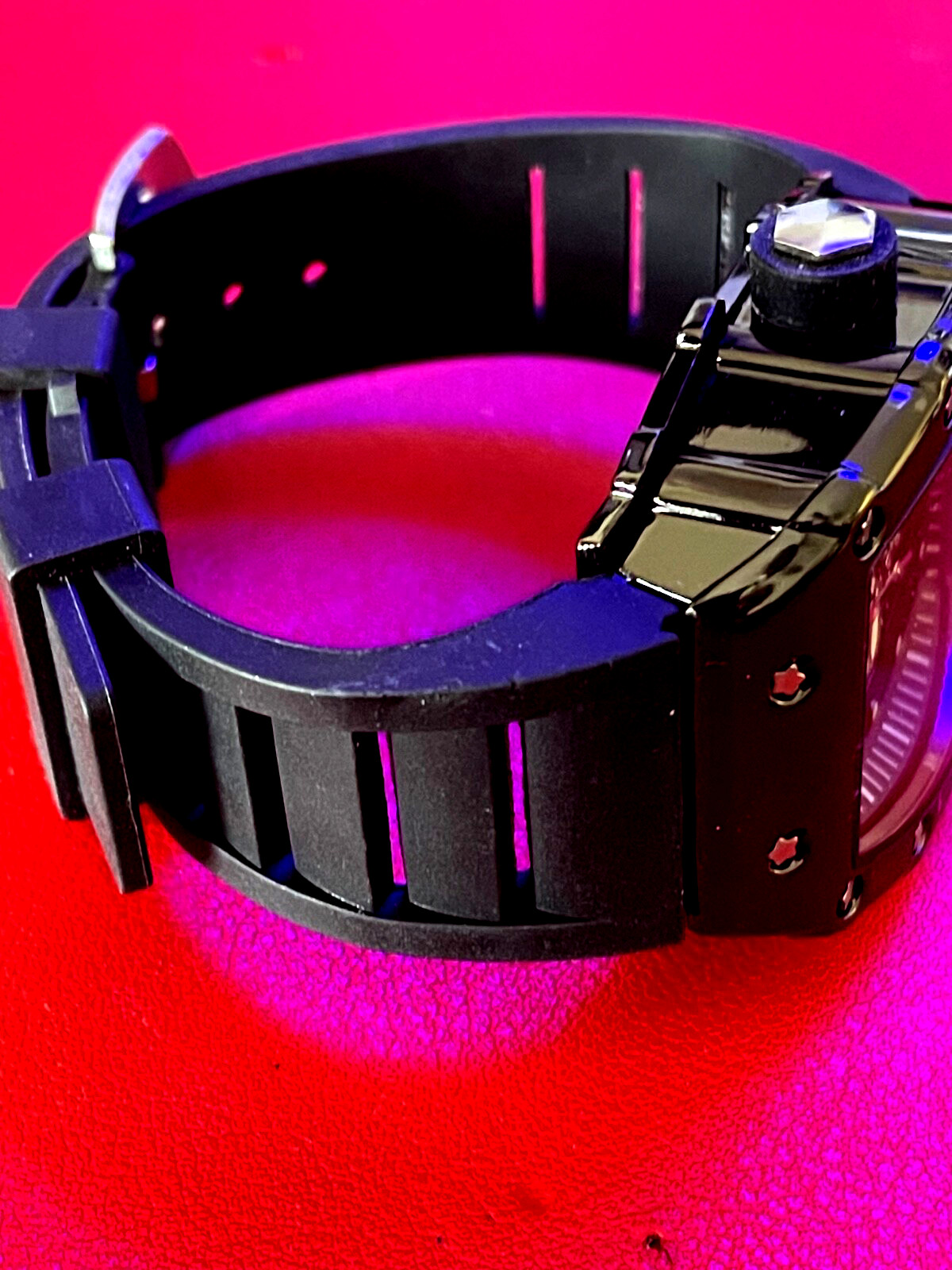 New Watch..MENS ..Skeleton Dial..Great look..Silicone band..New Battery-look
