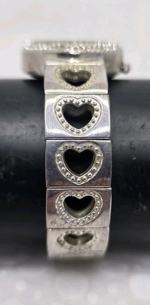 Geneva SILVER HEART RHINESTONE WOMEN’S BANGLE CUFF FASHION WATCH New Batteries