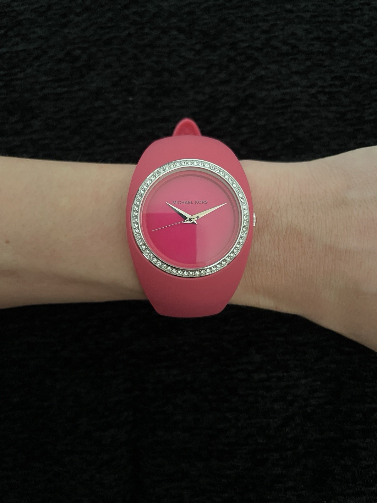 Authentic Michael Kors classic fashion watch, model numbers MK-5231.