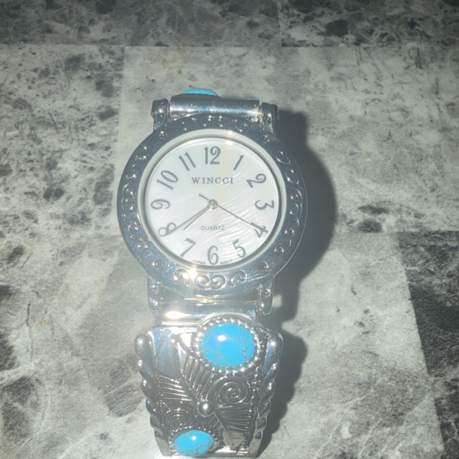 WINCCI Quartz Analog Wristwatch Silver Turquoise Metal Bracelet White Dial