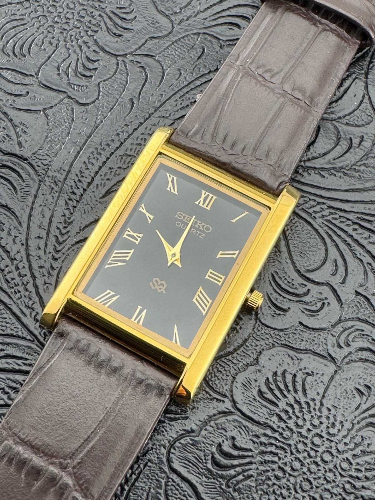 BLACK DIAL RARE Vintage Seiko Slim Quartz Men’s Wrist Watch