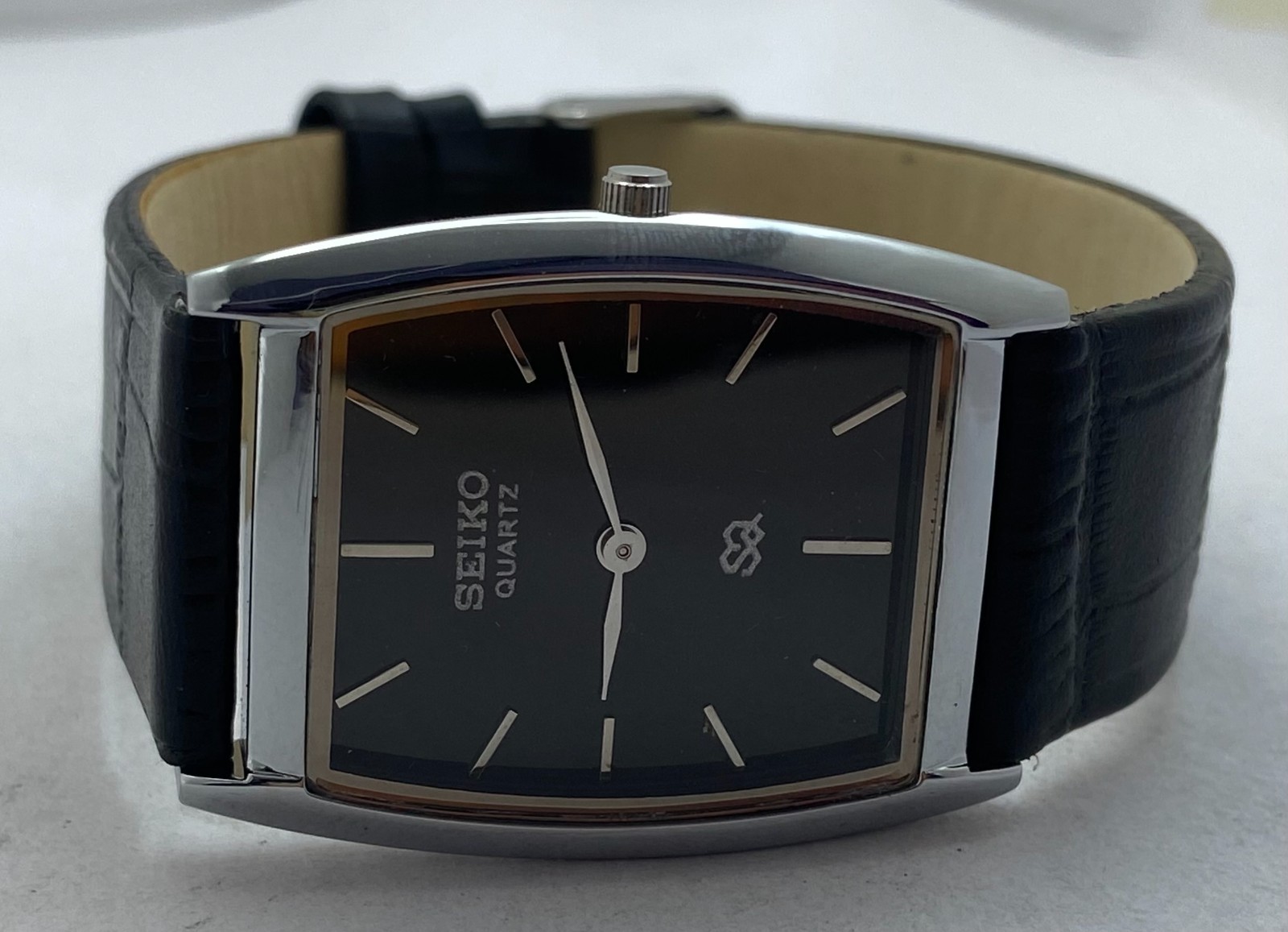 Vintage Style Seiko Slim Black Roman Dial Leather Strap Men’s Wristwatch 25 mm