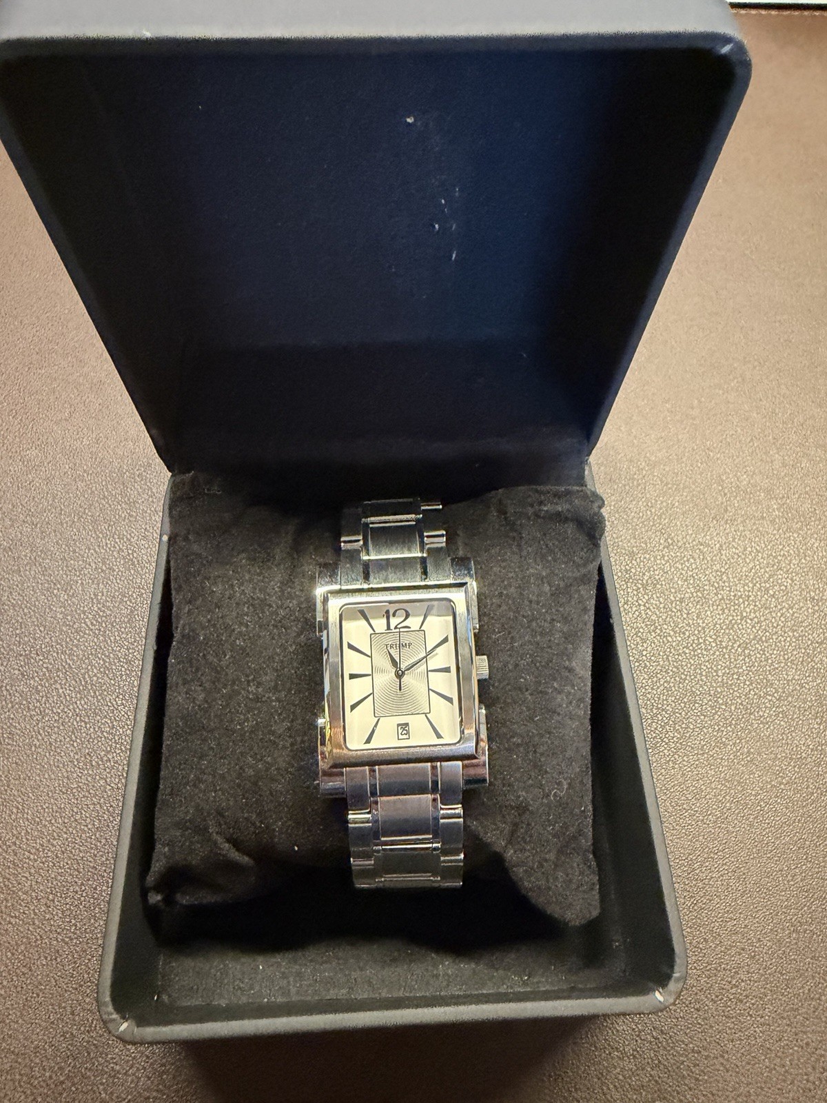 Donald J. Trump TR1001 Signature Collection Watch Runs Gold Tone No Original Box