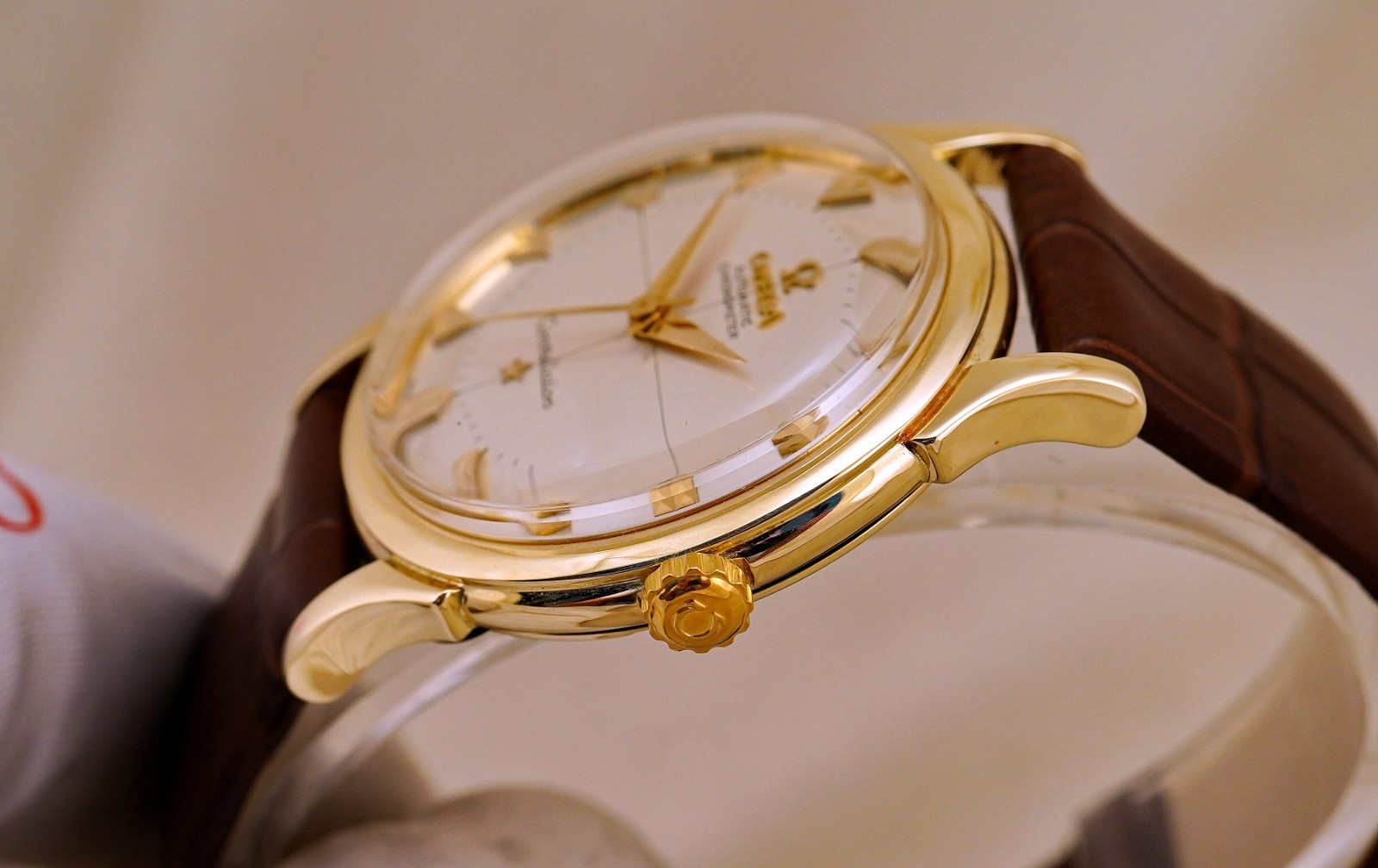 VINTAGE OMEGA CONSTELLATION 14381/2 14K GOLD CHONOMETER PIE-PAN DIAL FANCY LUGS