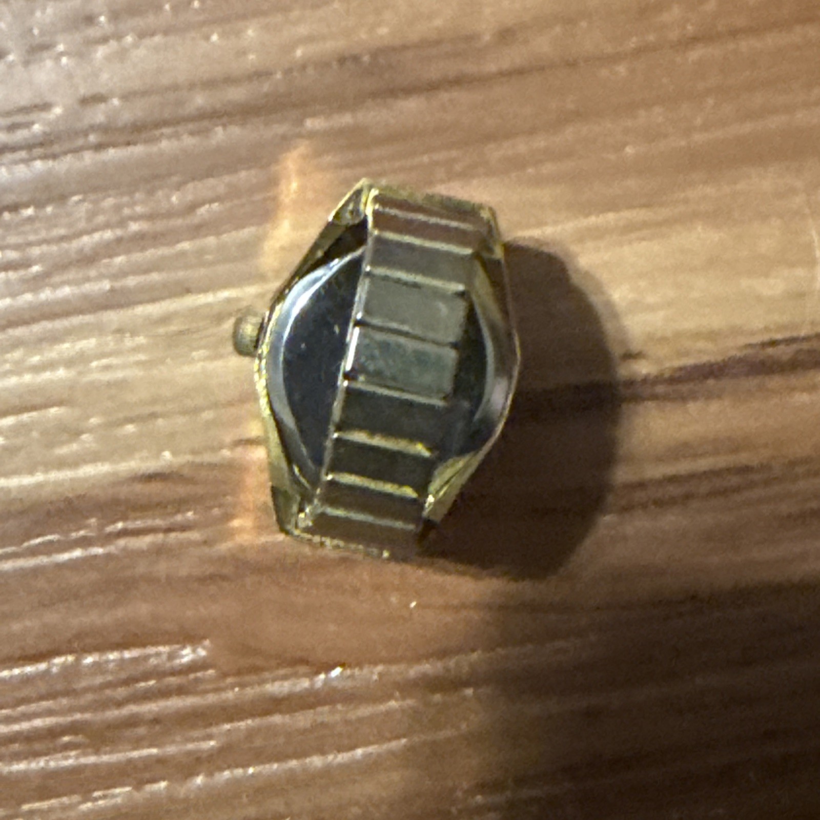 Gomia Yellow (Square Face) Ring Watch Needs Batteries